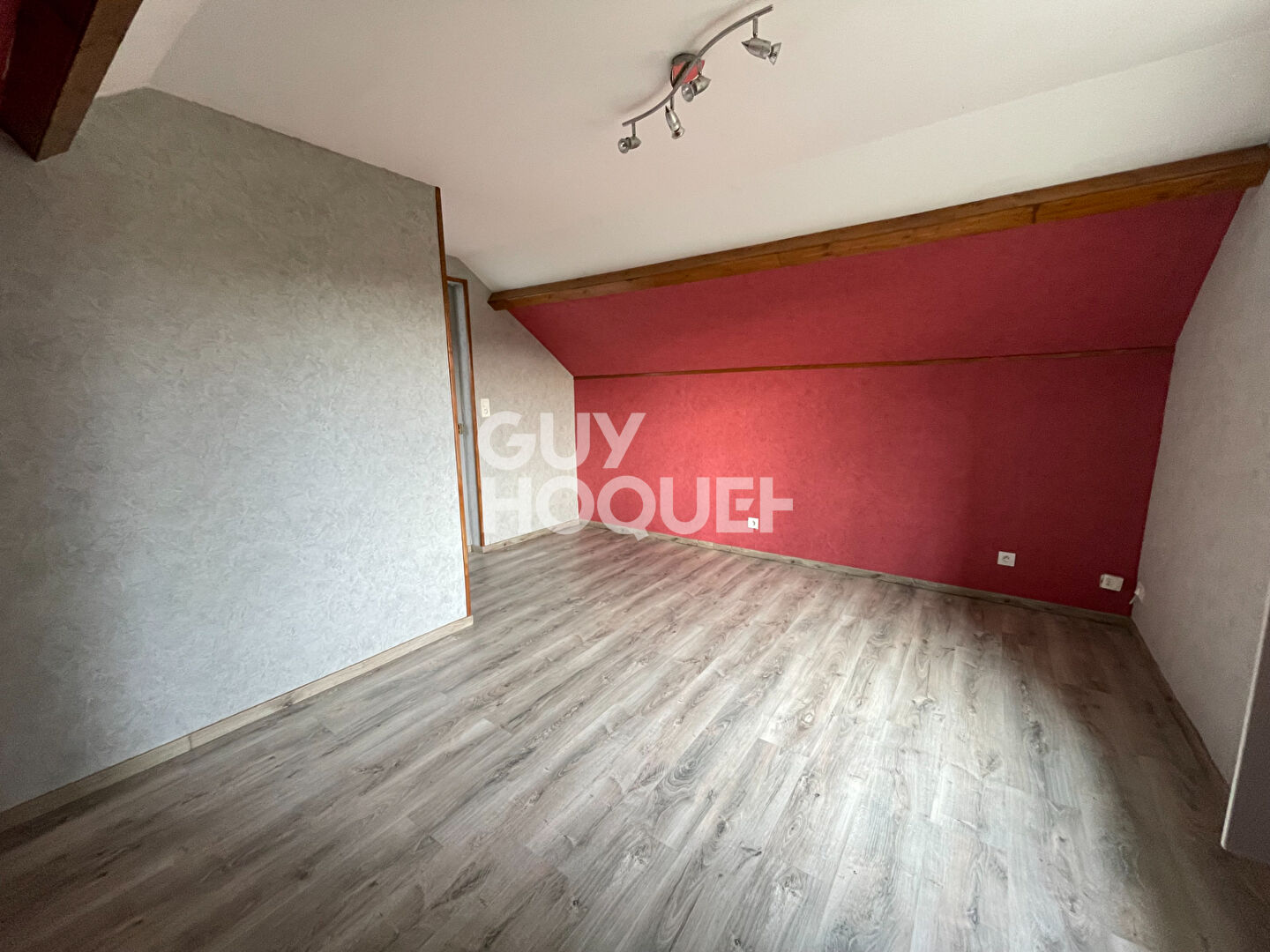 Maison d'environ 100m² à louer à PÉRONNE (80200).