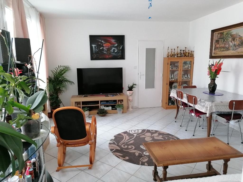 À vendre, appartement 5 pièces de 73 m² à FONTENAY LE COMTE (85200).