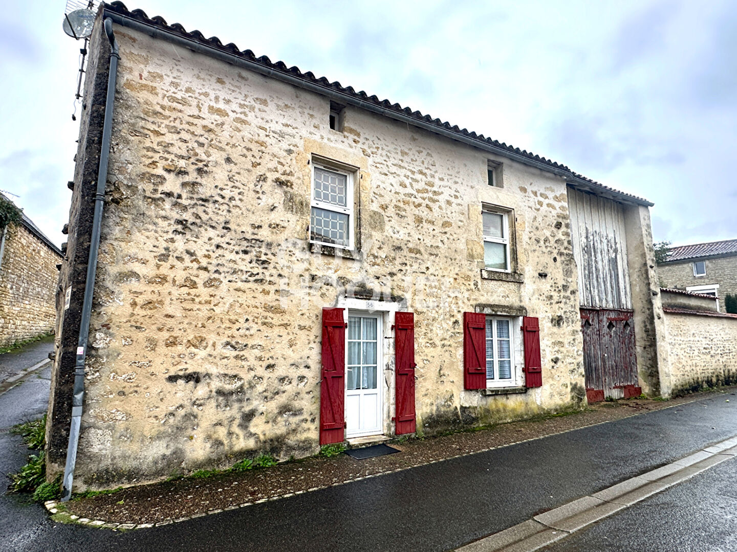 Maison composée de deux locatifs à Pissotte