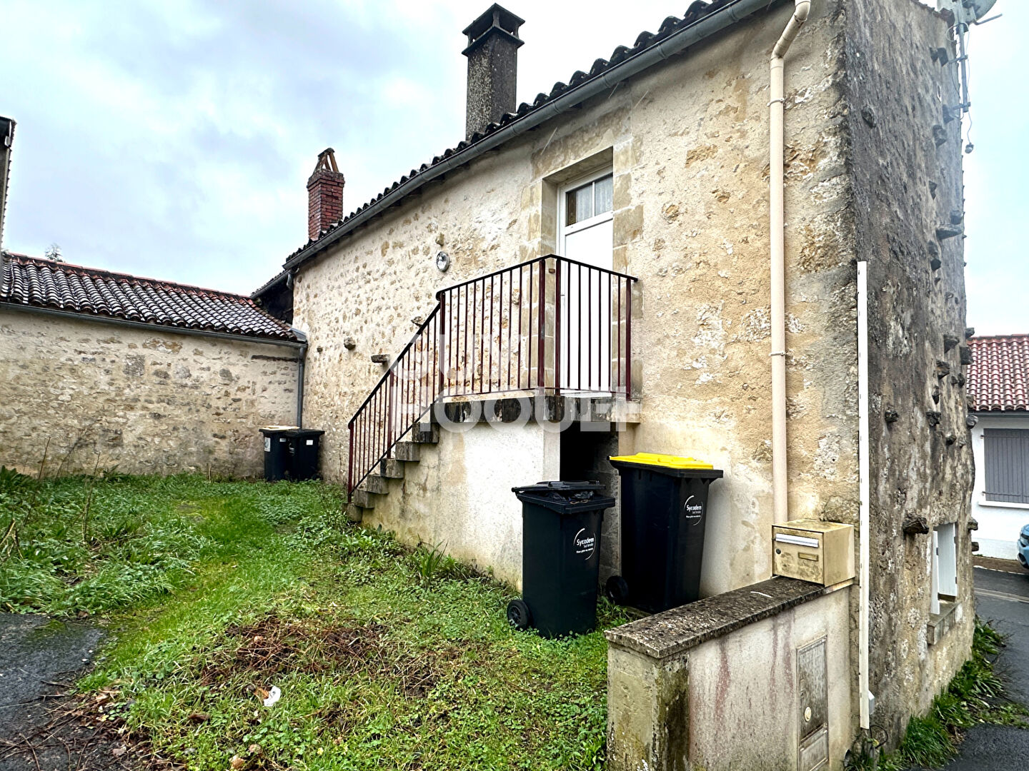 Maison composée de deux locatifs à Pissotte