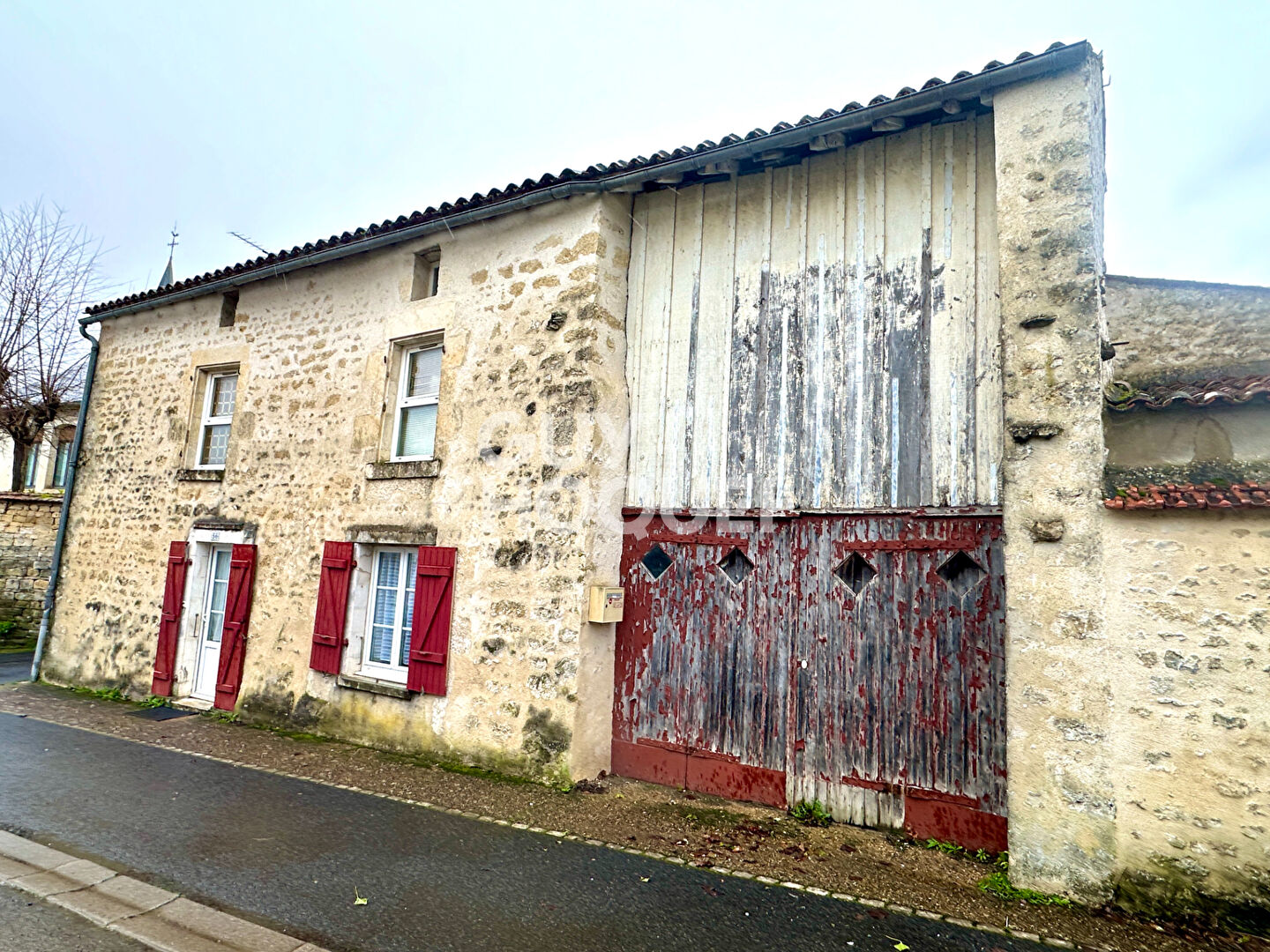Maison composée de deux locatifs à Pissotte