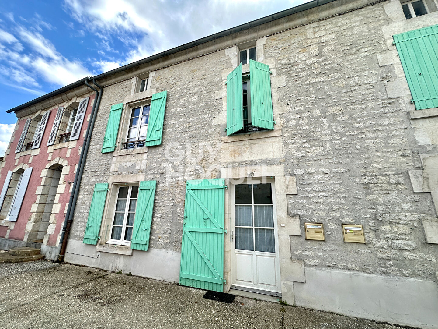 Maison de bourg à Maillé avec jardin de 109 m2