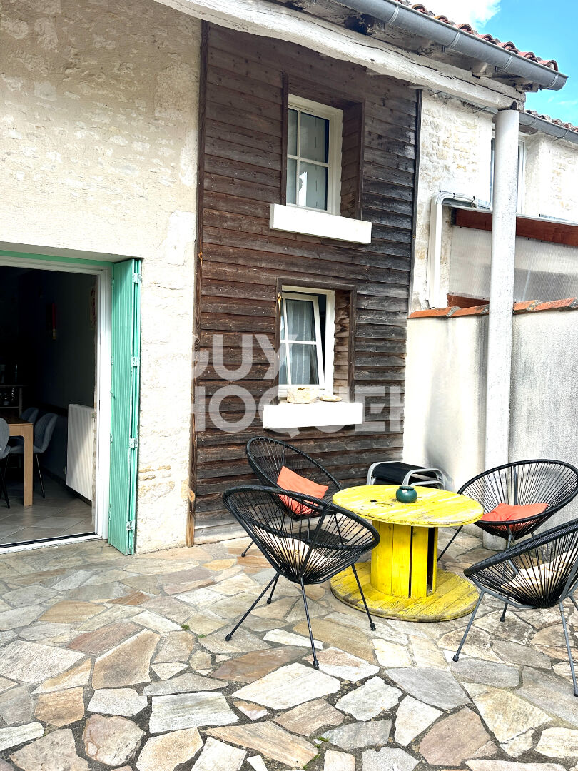 Maison de bourg à Maillé avec jardin de 109 m2