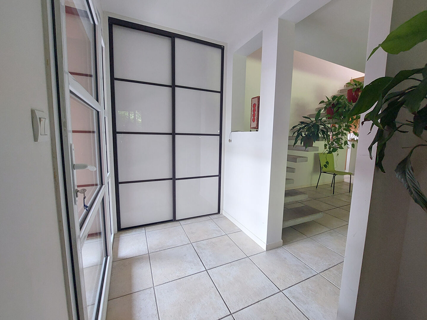 Contemporaine offrant de beaux volumes accès 4 voies rapide