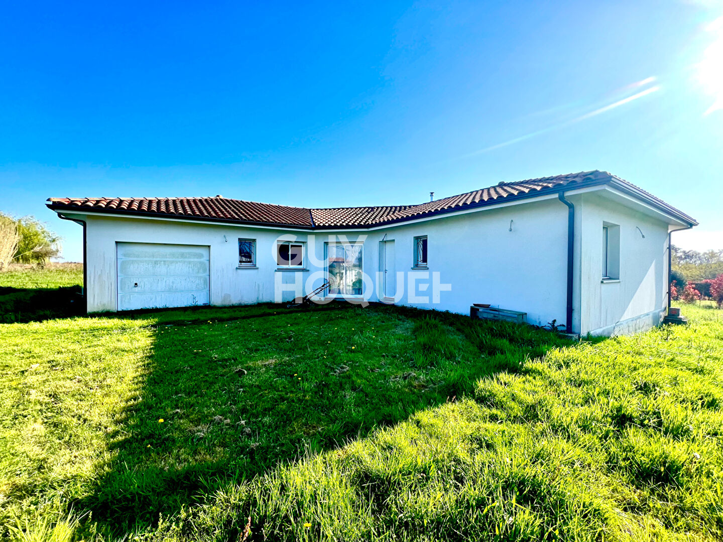 Maison contemporaine  sur terrain 3000m² à  Gamarde les bains