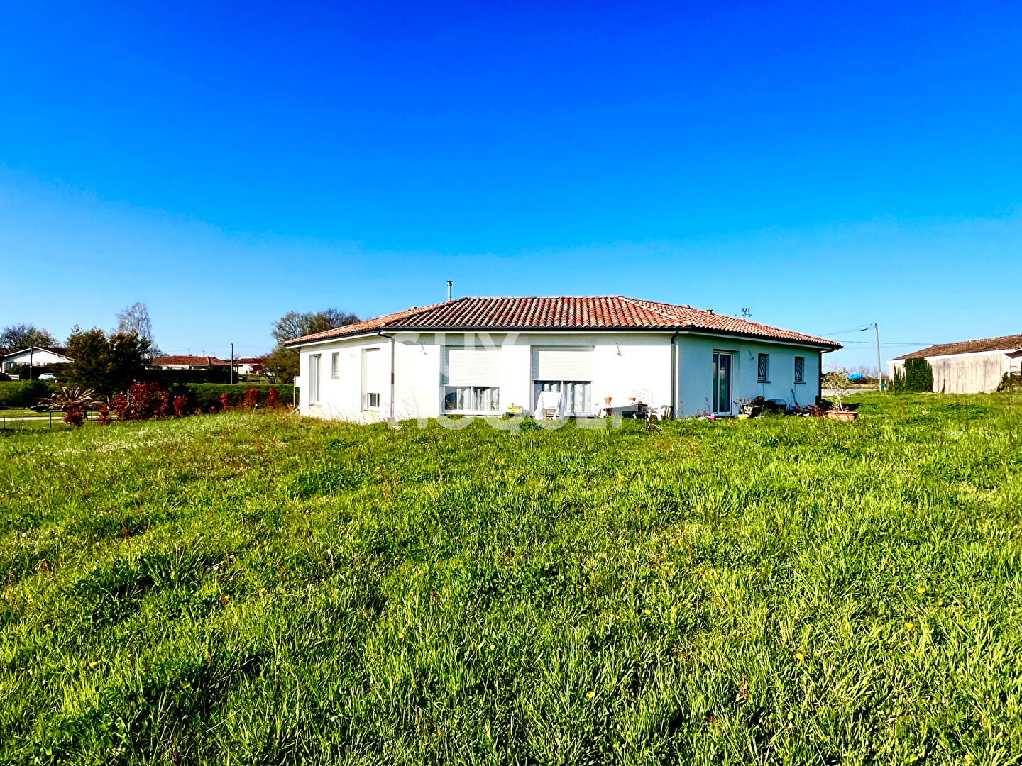 Maison contemporaine  sur terrain 3000m² à  Gamarde les bains