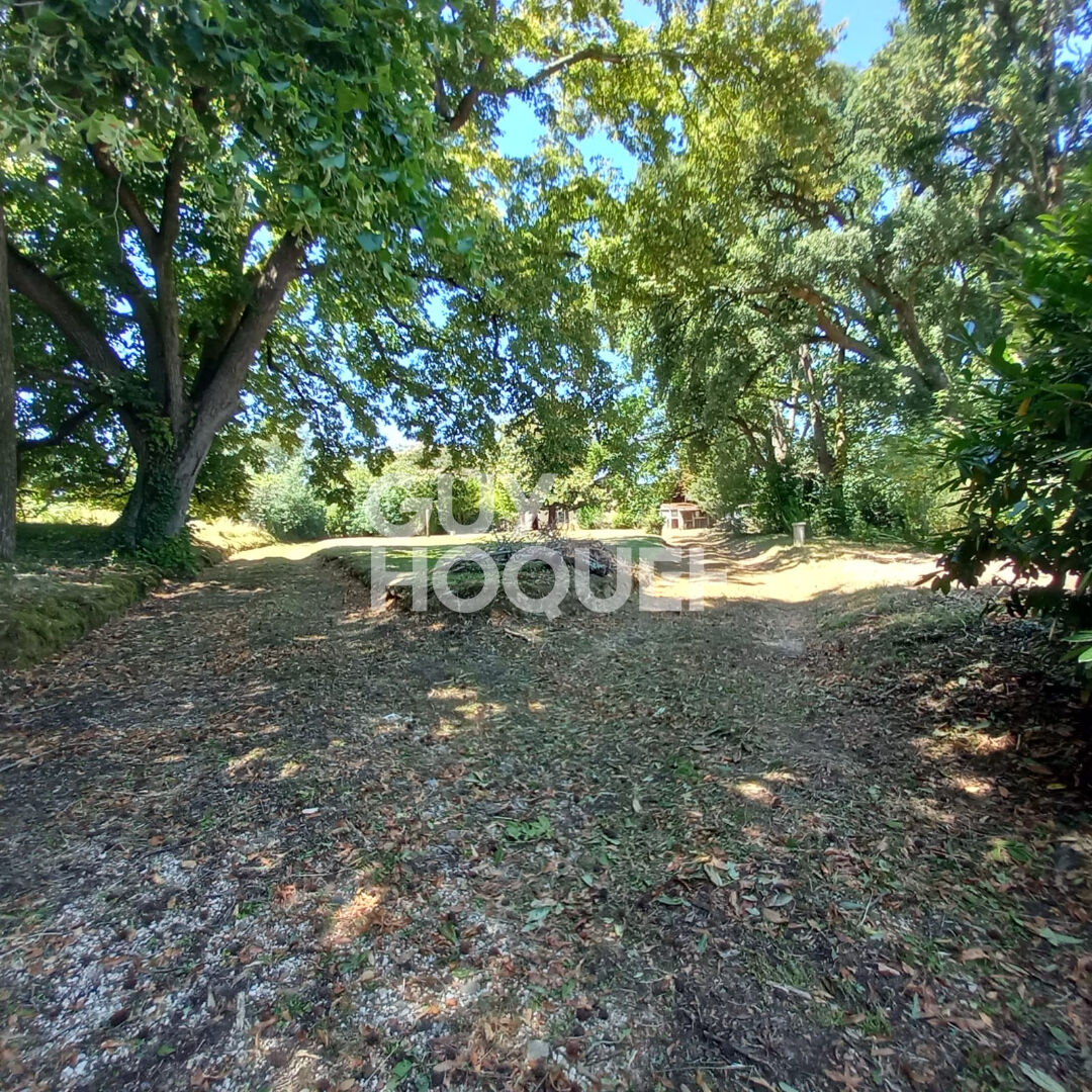 Ensemble à réhabiliter sur terrain 4700m²