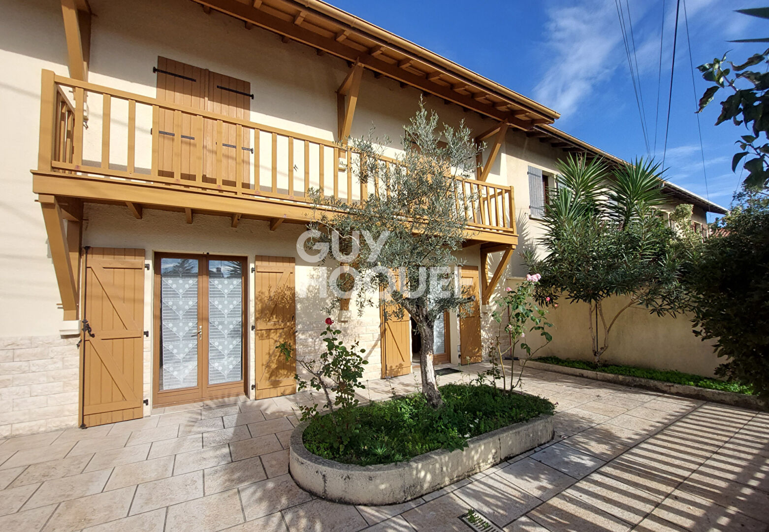 Maison sur deux niveaux, beaux volumes, Dax