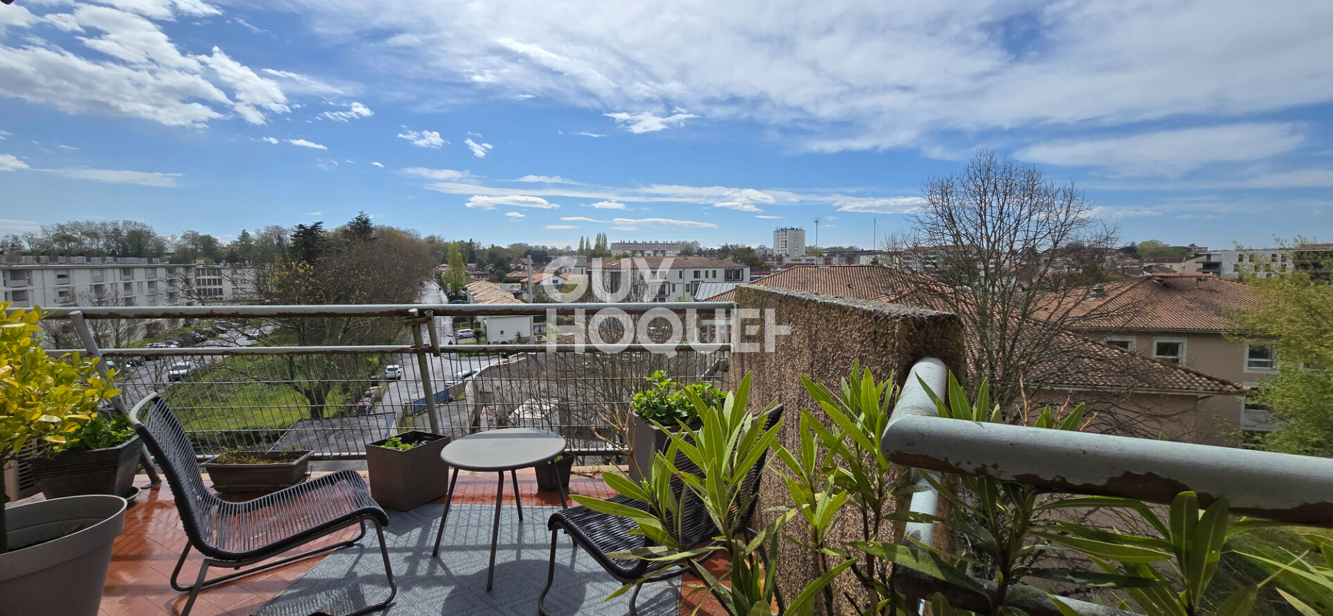 Appartement Dax 4 pièces 90 m², balcons, cave, place de parking et ascenseur