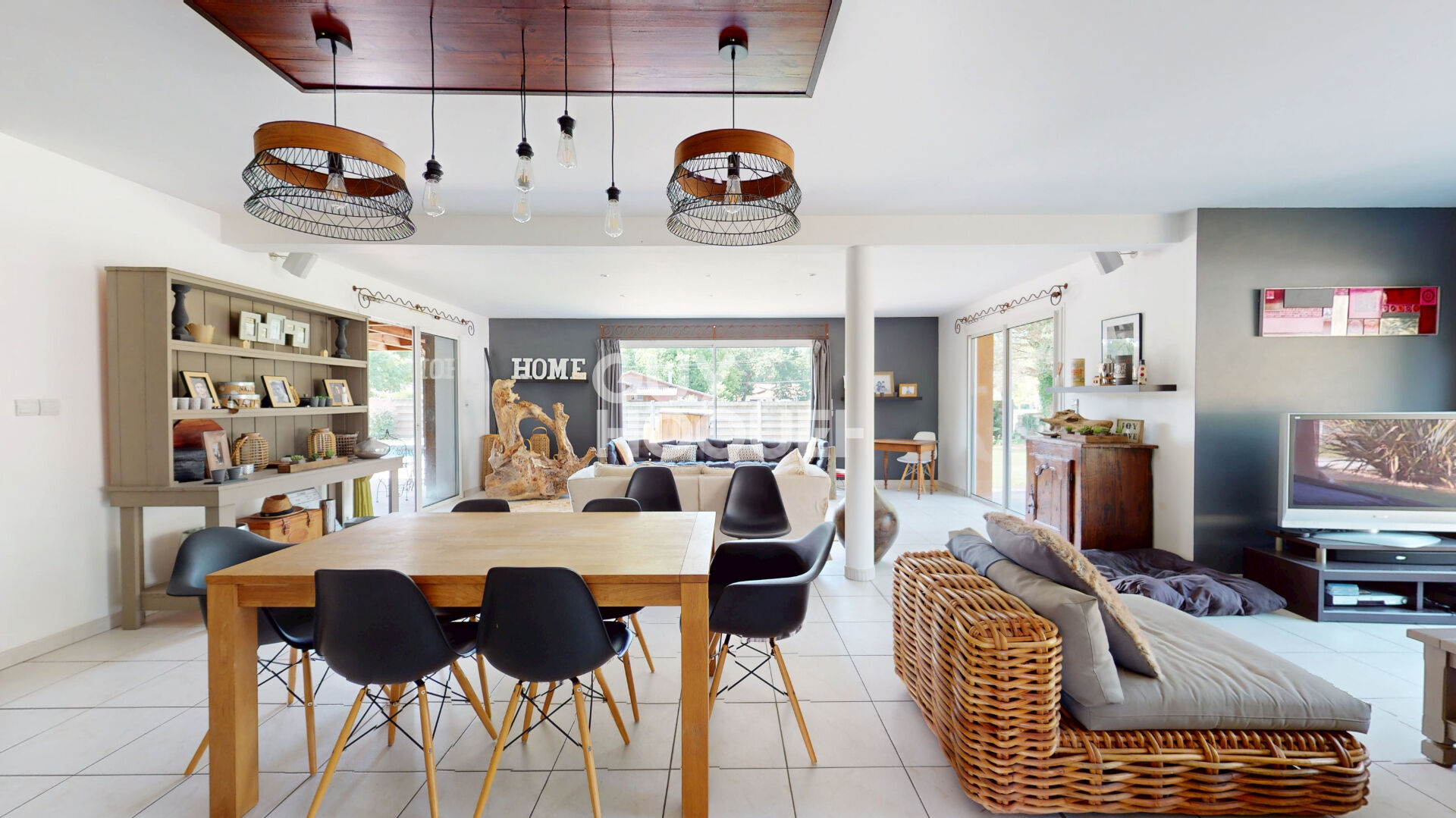 Demeure moderne, proche du lac, 6 chambres, piscine, garage, pas de travaux