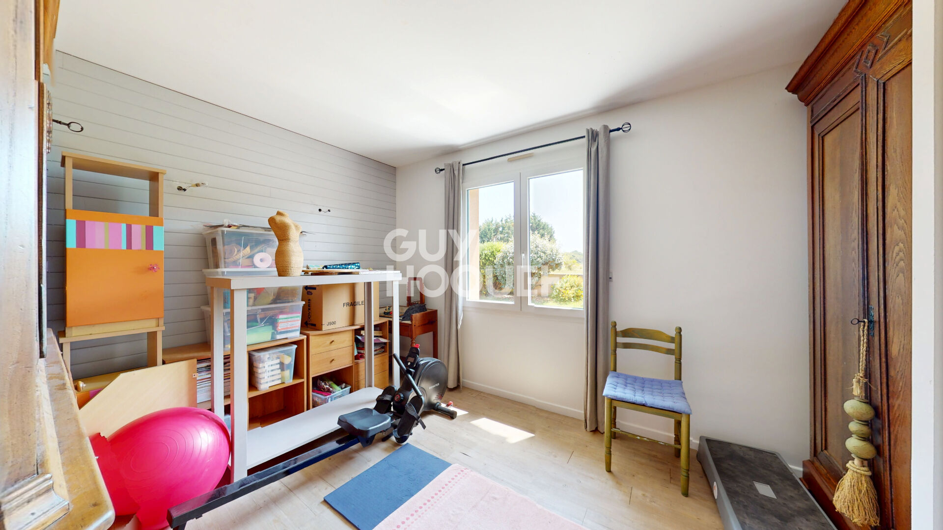 Demeure moderne, proche du lac, 6 chambres, piscine, garage, pas de travaux