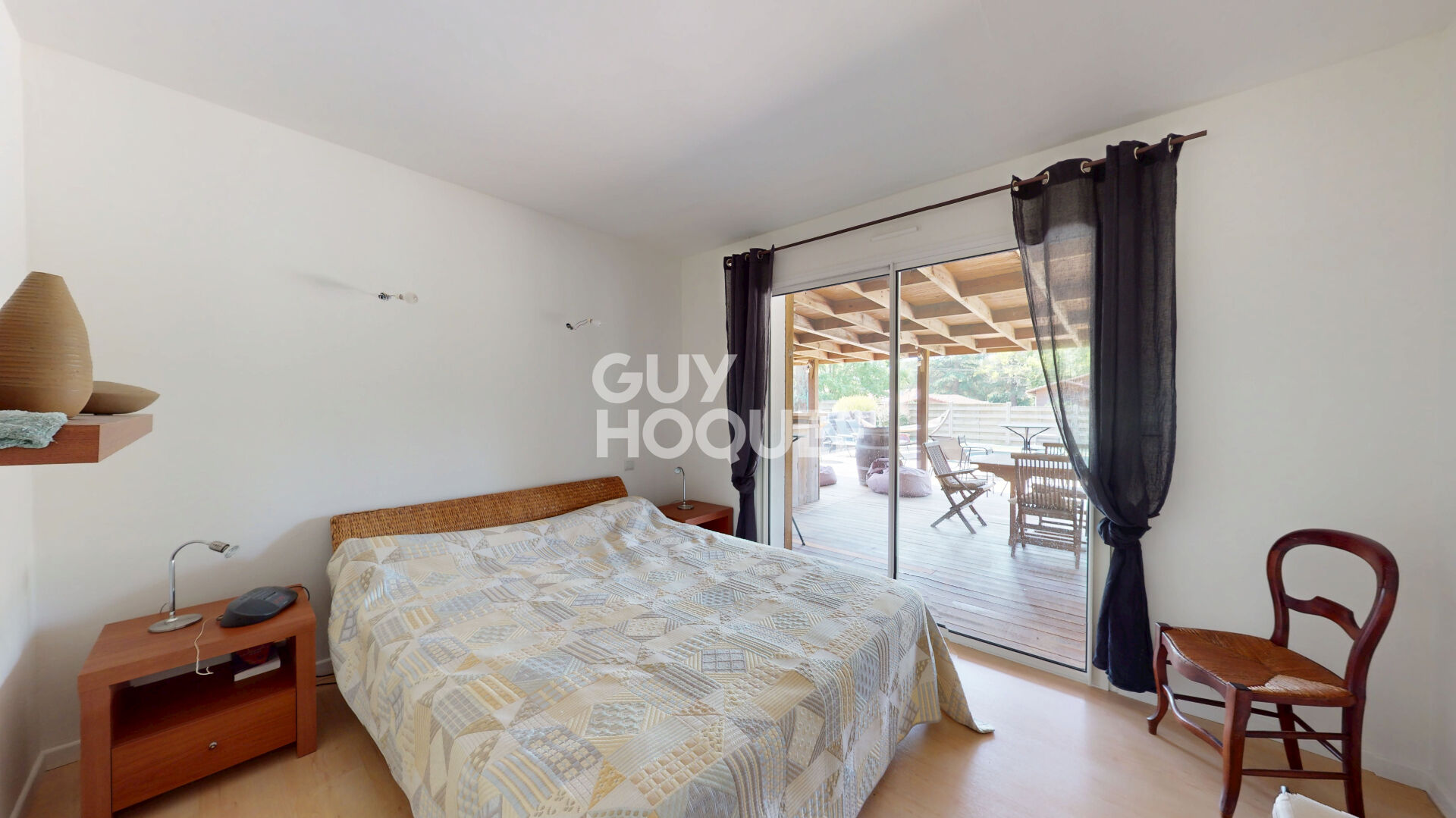 Demeure moderne, proche du lac, 6 chambres, piscine, garage, pas de travaux