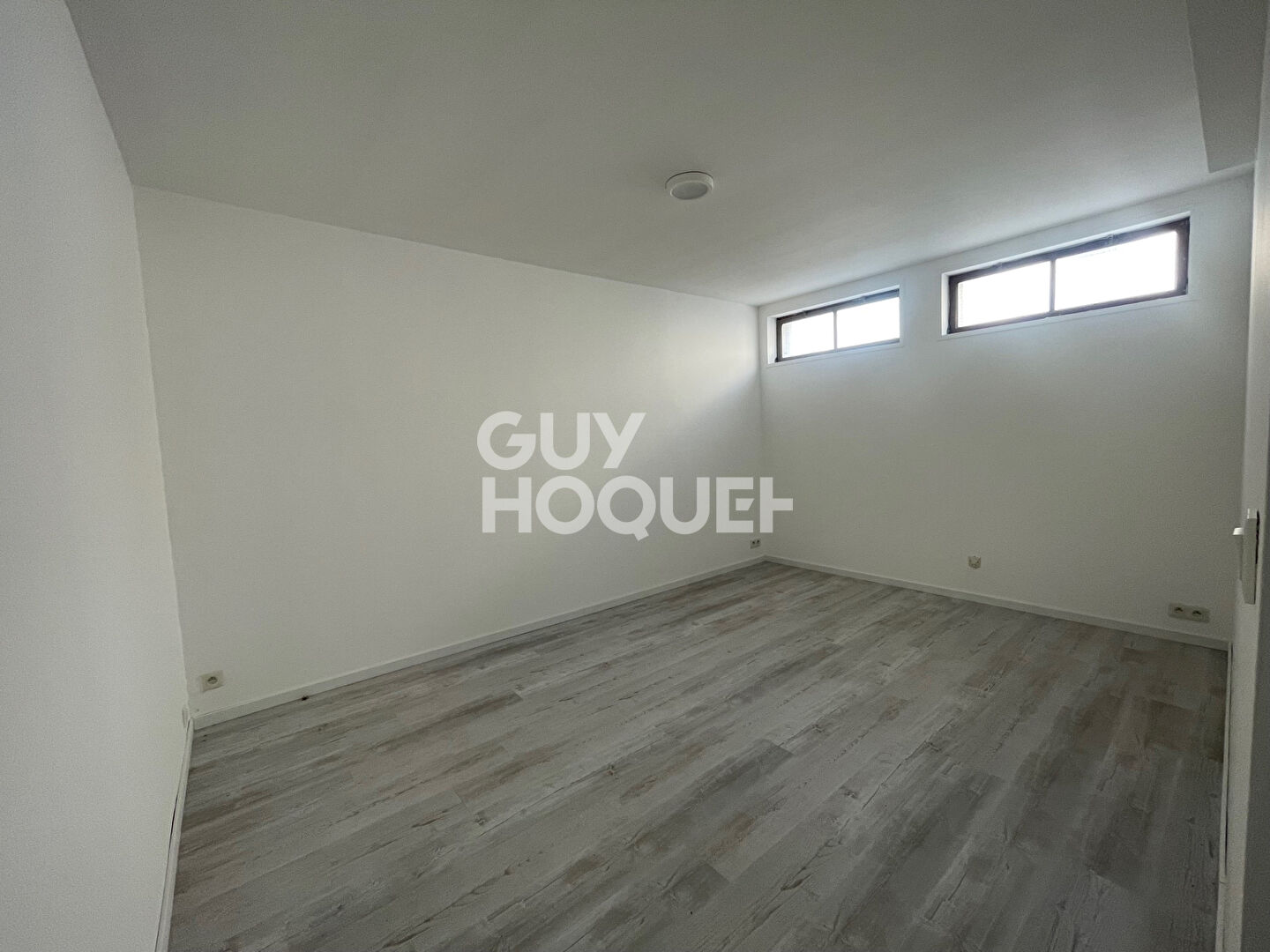 Maison de ville T3 - idéal investisseur -10 min gare RER D à pied