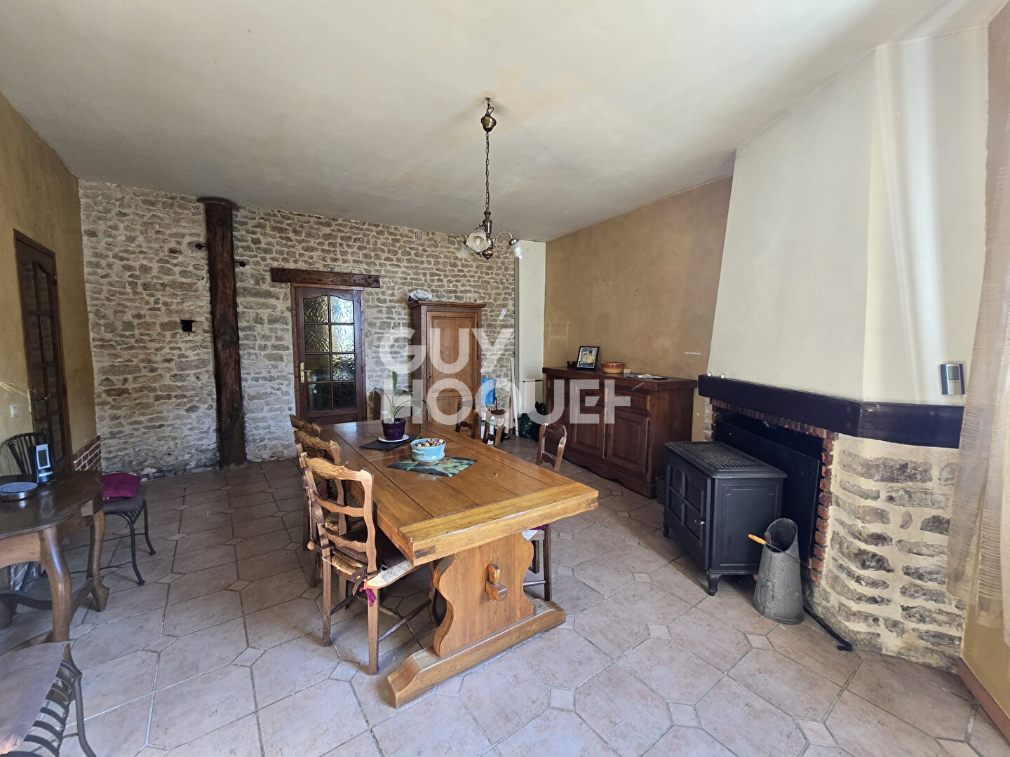 Située entre PITHIVIERS, BEAUNE LA ROLANDE et PUISEAUX,