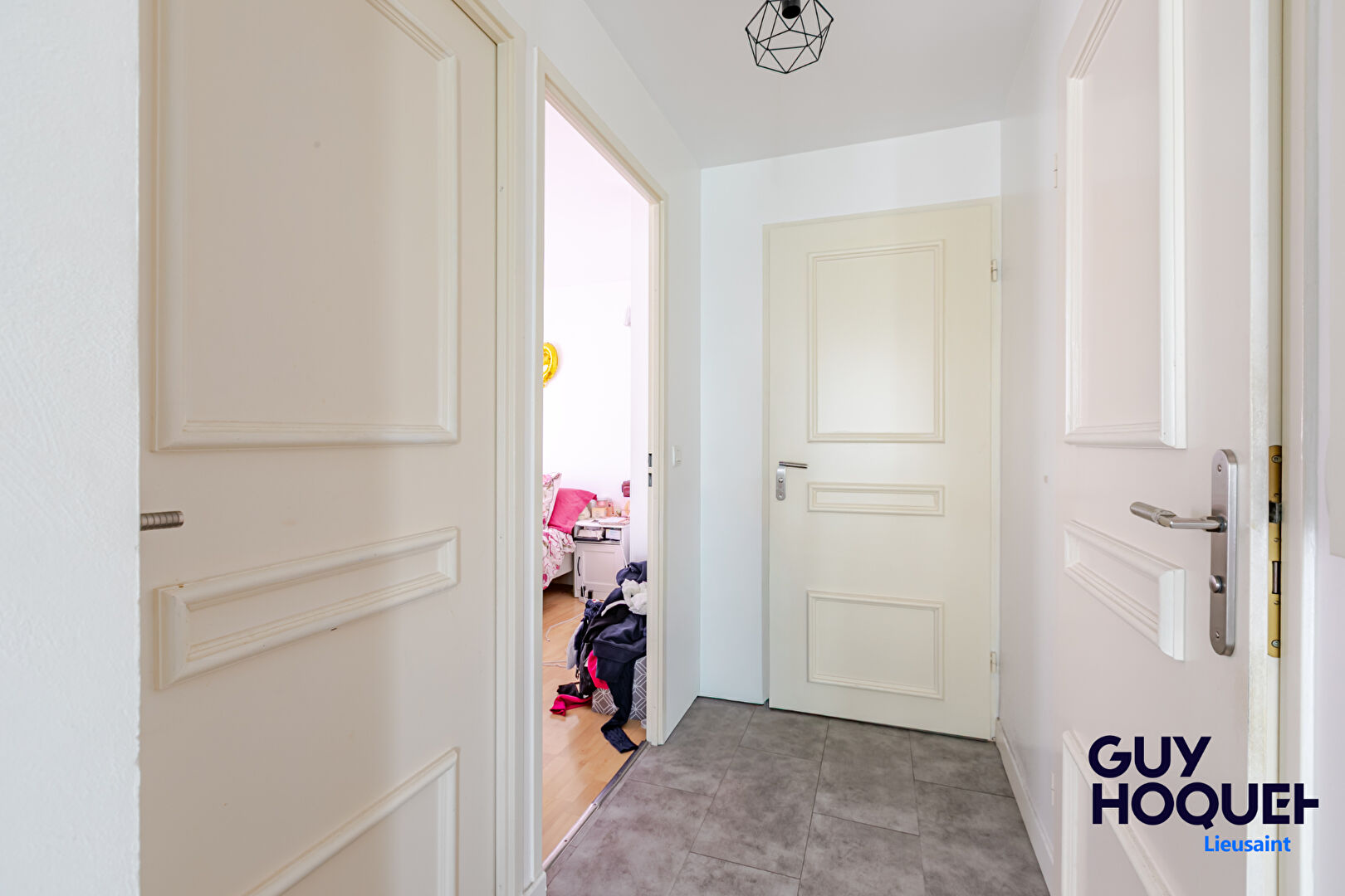 Appartement 3 pièces de 56 m² , terrasse, box et place de parking à vendre à LIEUSAINT (77127).