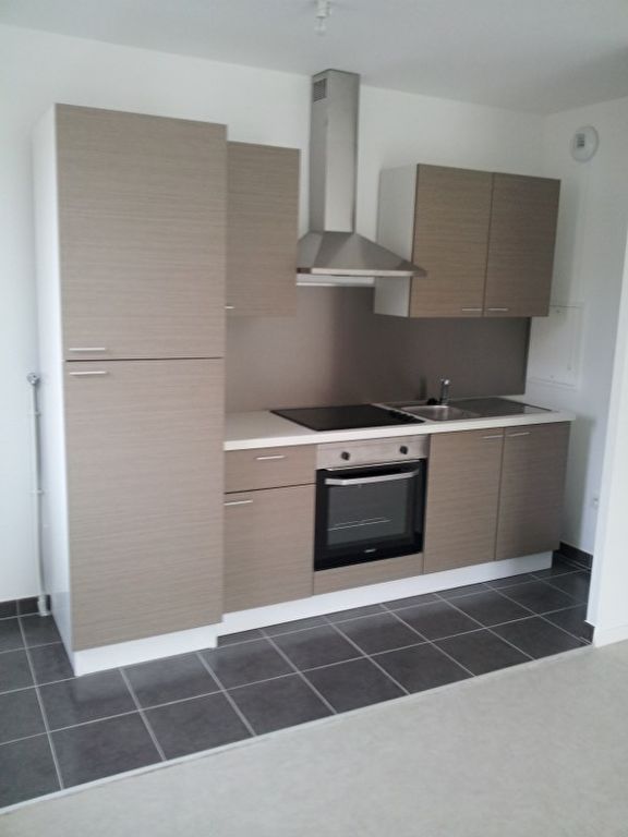 4 Pièces / 3 Chambres, Immeuble 2013  à LIEUSAINT