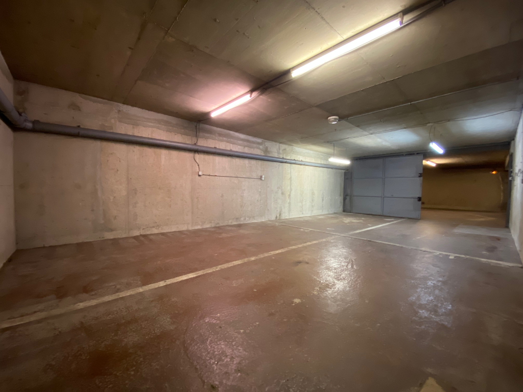 BOX pour Parking ou Stockage_ Surface d'environ 55 m².