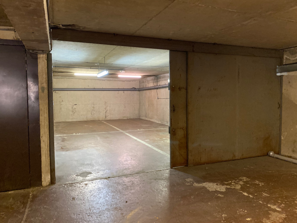 BOX pour Parking ou Stockage_ Surface d'environ 55 m².
