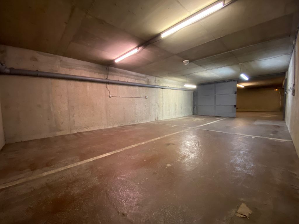 BOX pour Parking ou Stockage_ Surface d'environ 55 m².