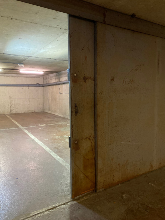 BOX pour Parking ou Stockage_ Surface d'environ 55 m².