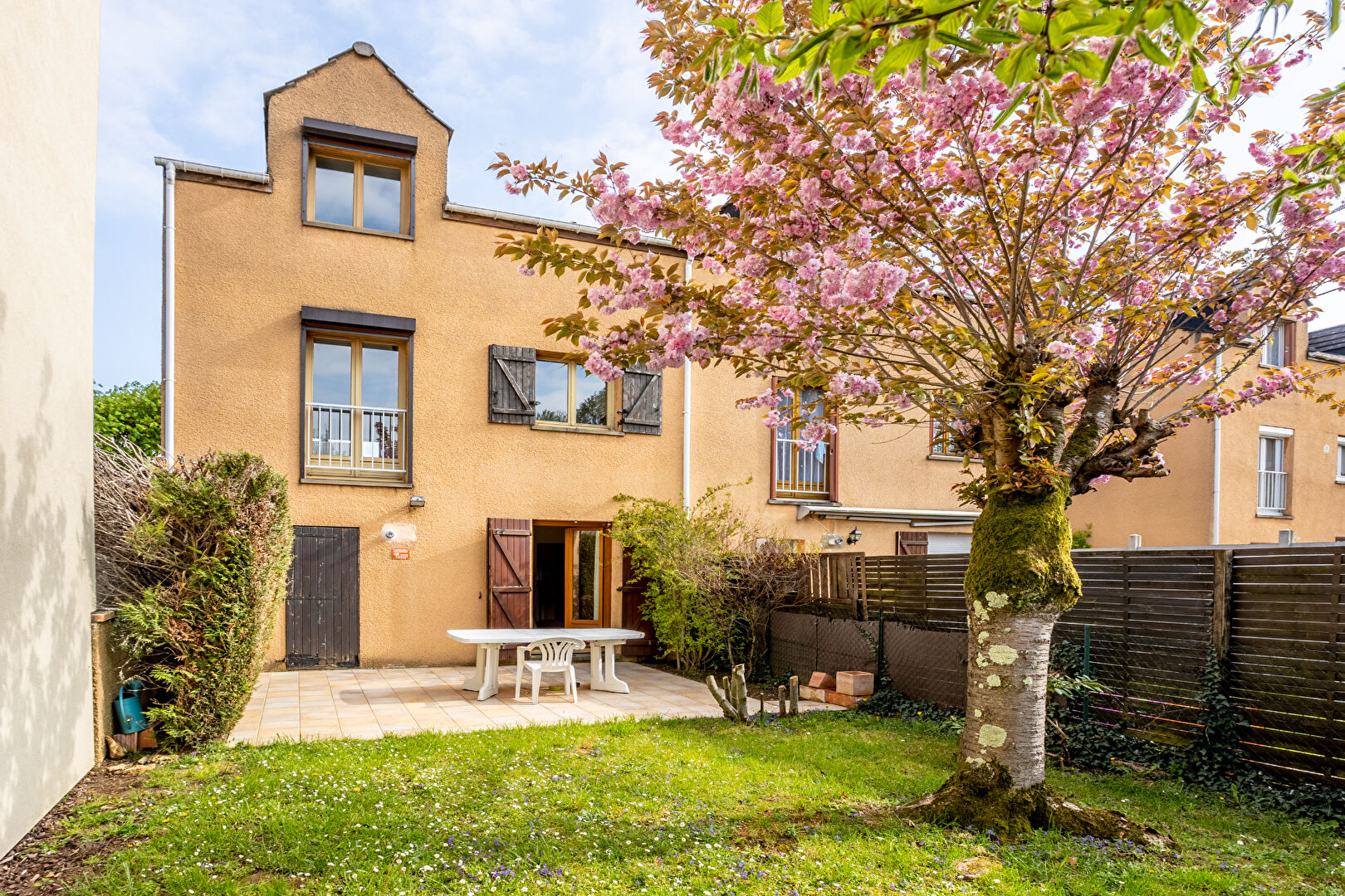 VENTE d'une maison de 3 chambres (98 m²) à LIEUSAINT