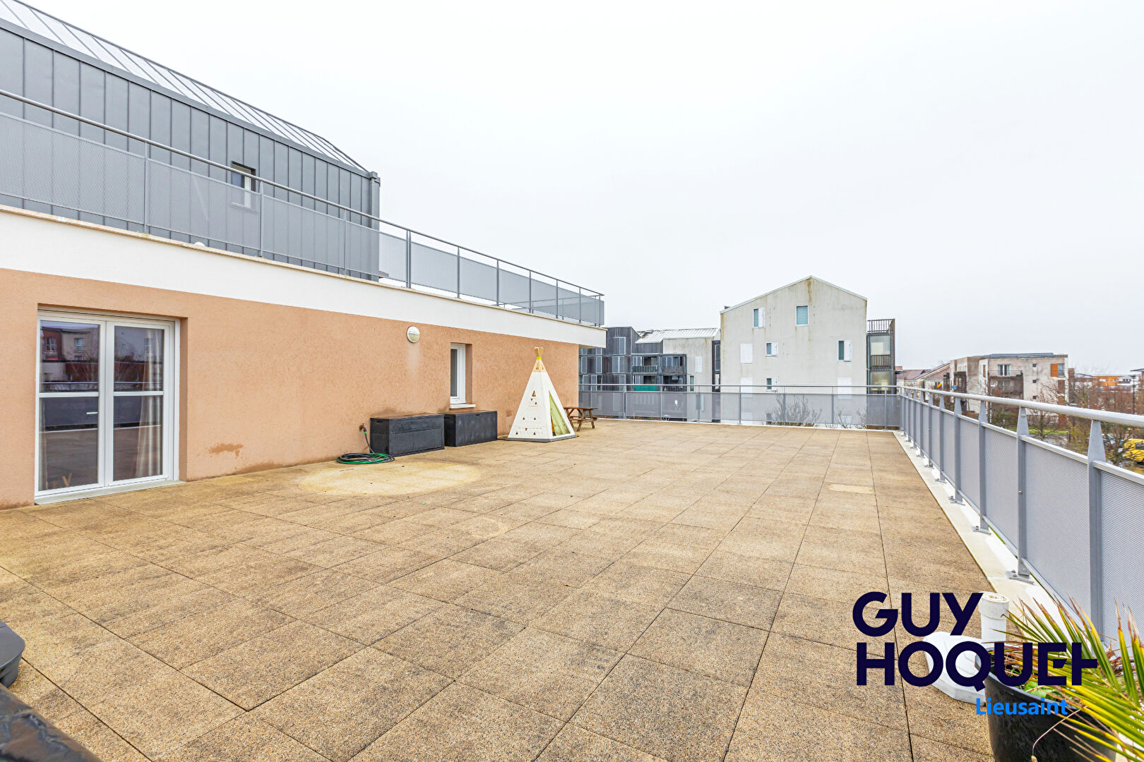 Appartement 3 pièce(s) de 66,70 m² avec terrasse de 120 m².