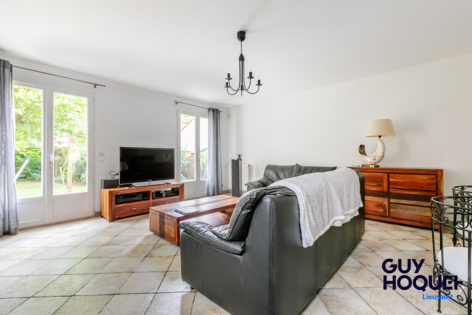 Maison spacieuse à vendre à Lieusaint - 5 chambres, jardin et garage