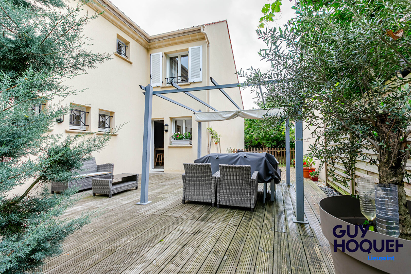 Maison spacieuse à vendre à Lieusaint - 5 chambres, jardin et garage