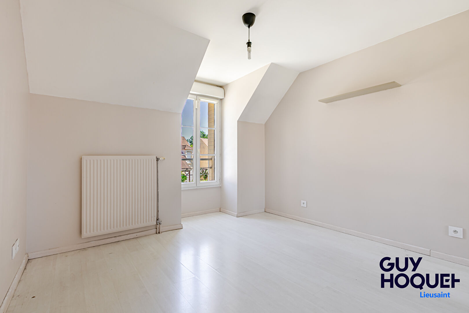 Maison à vendre à Lieusaint - 6 pièces, 4 chambres une au RDC !, garage