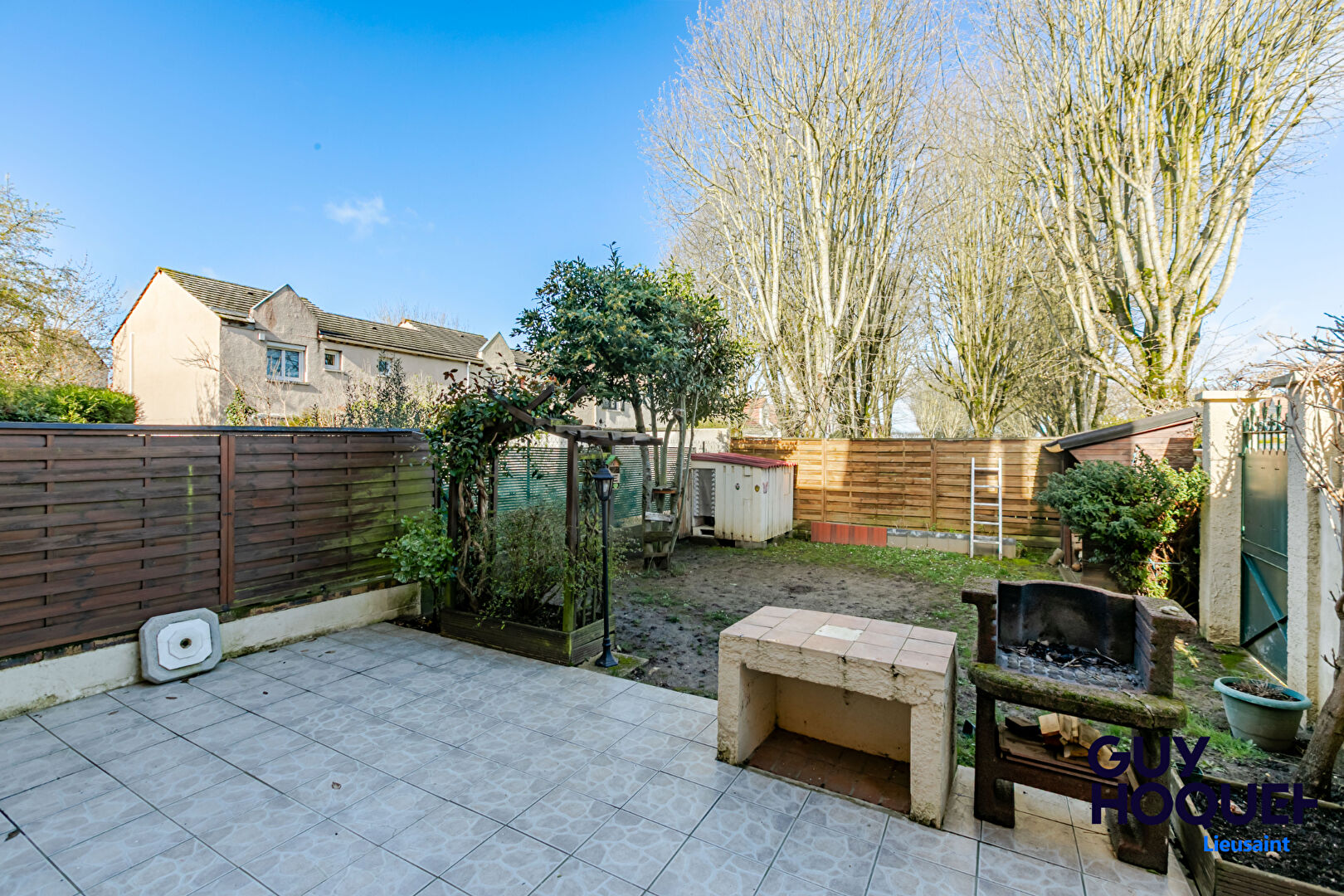 Vente : maison 5 pièces 3 chambres, 2 salles d'eau 1 salle de bains à LIEUSAINT !