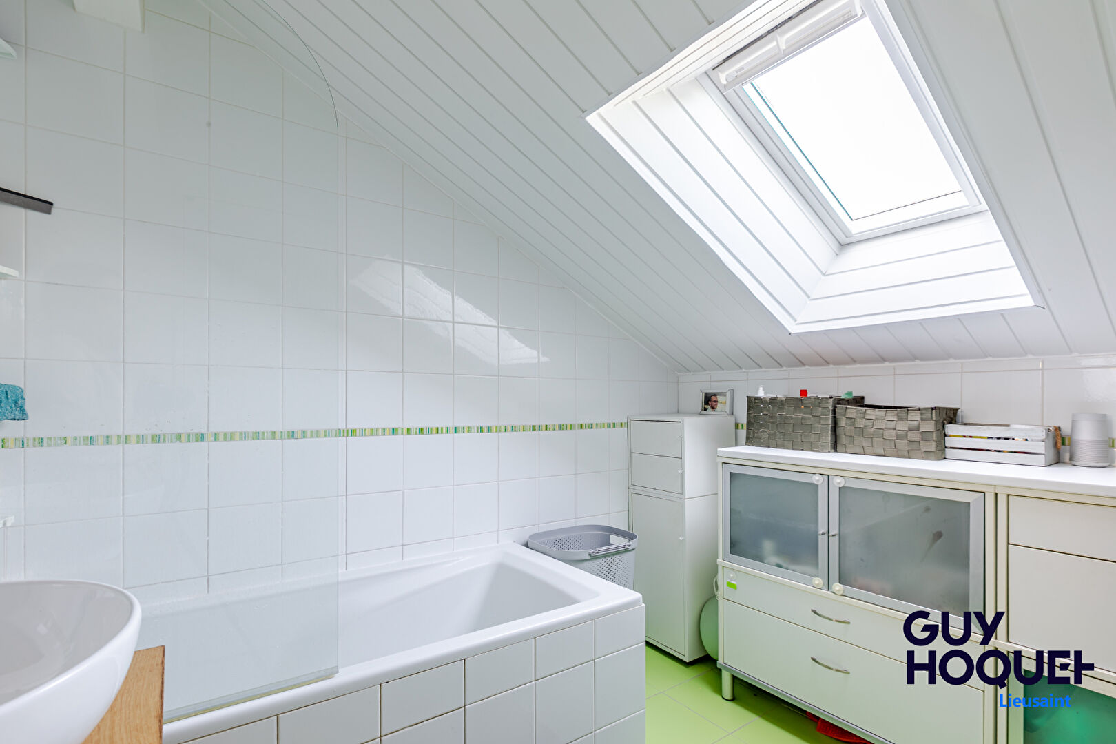 Vente : maison 5 pièces 3 chambres, 2 salles d'eau 1 salle de bains à LIEUSAINT !