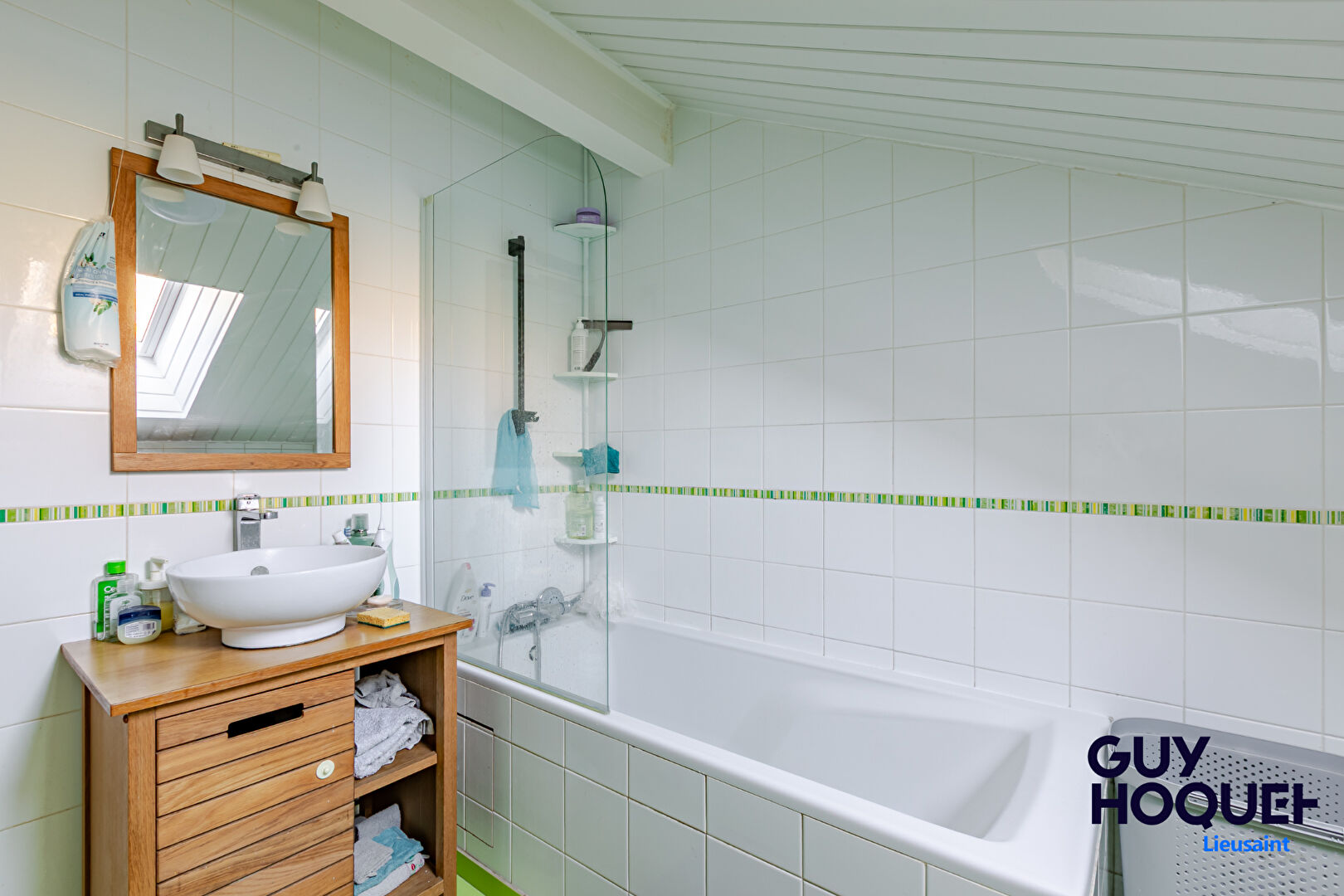 Vente : maison 5 pièces 3 chambres, 2 salles d'eau 1 salle de bains à LIEUSAINT !