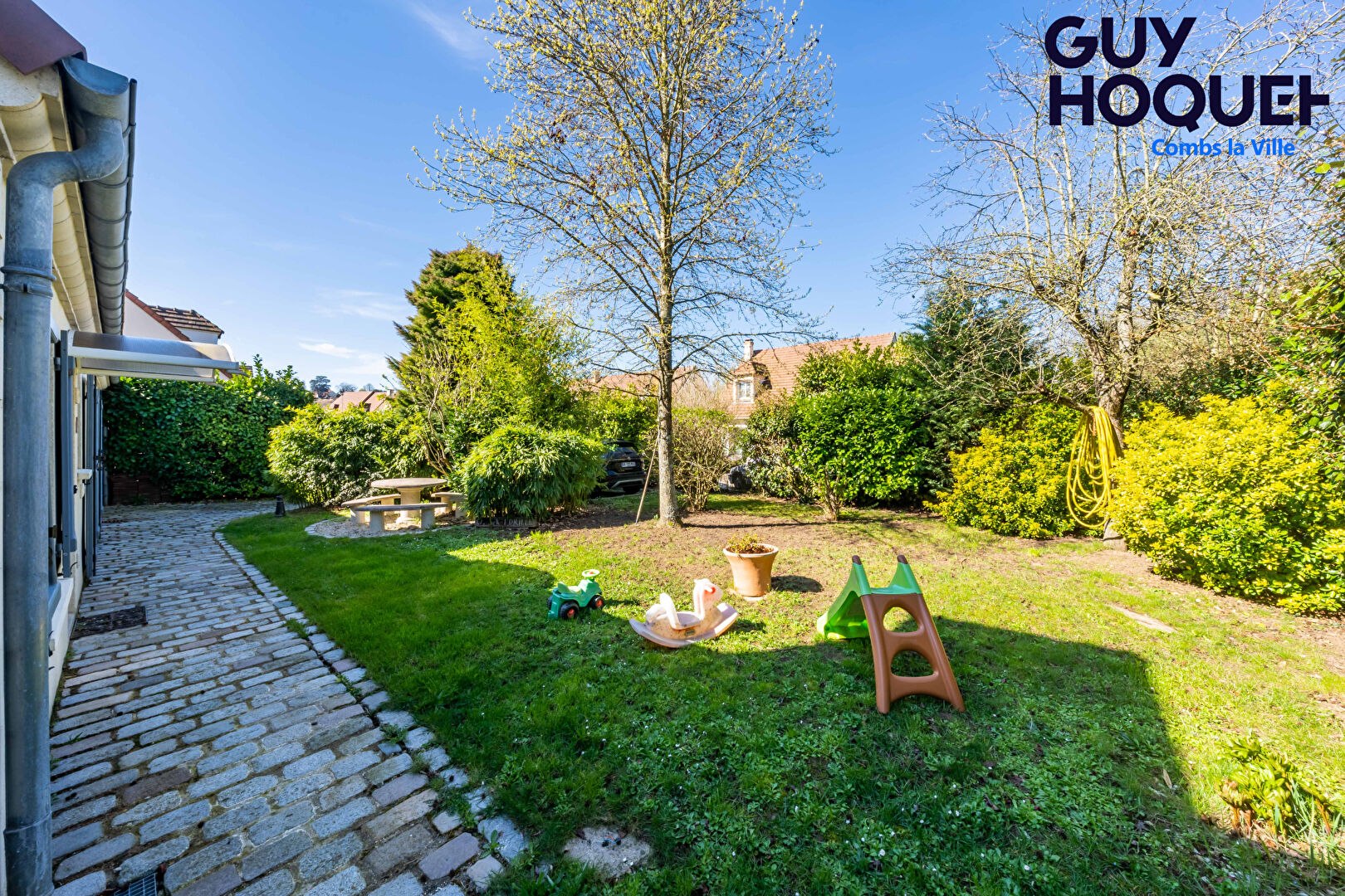 Maison à Combs La Ville en impasse _ 5 Chambres.