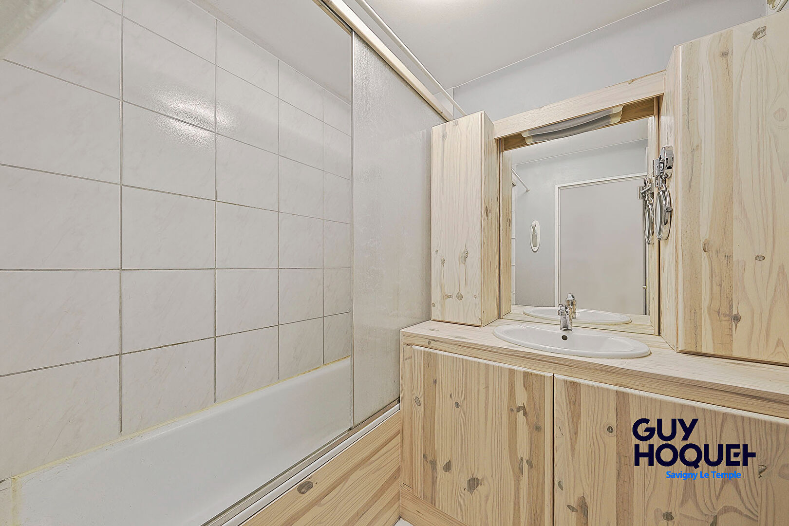 Appartement  2 pièce(s) 50 m2 avec balcon et box