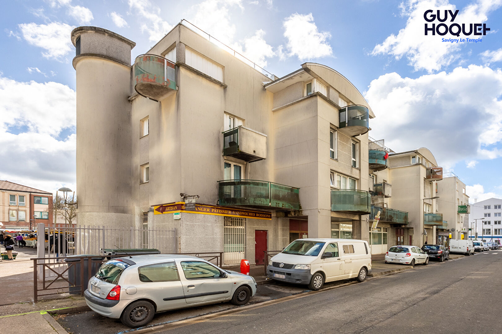 Appartement  2 pièce(s) 50 m2 avec balcon et box