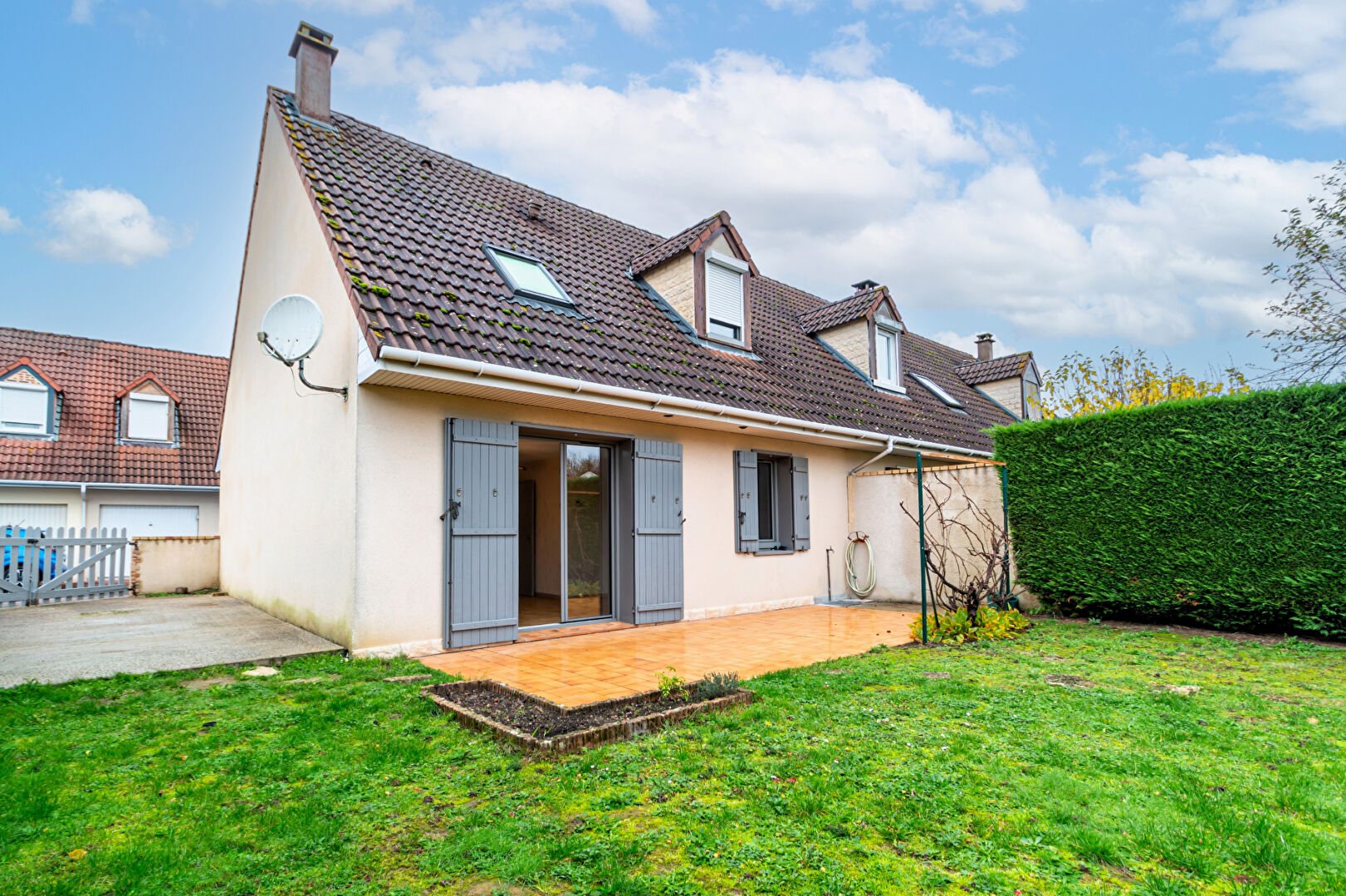 Maison 4 chambres en vente à NANDY _ Bon état!