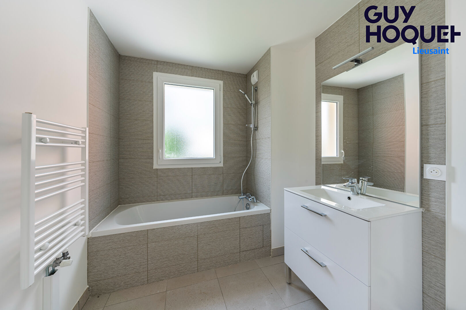 LOCATION d'un appartement T3 (65 m²) à DAMMARIE LES LYS