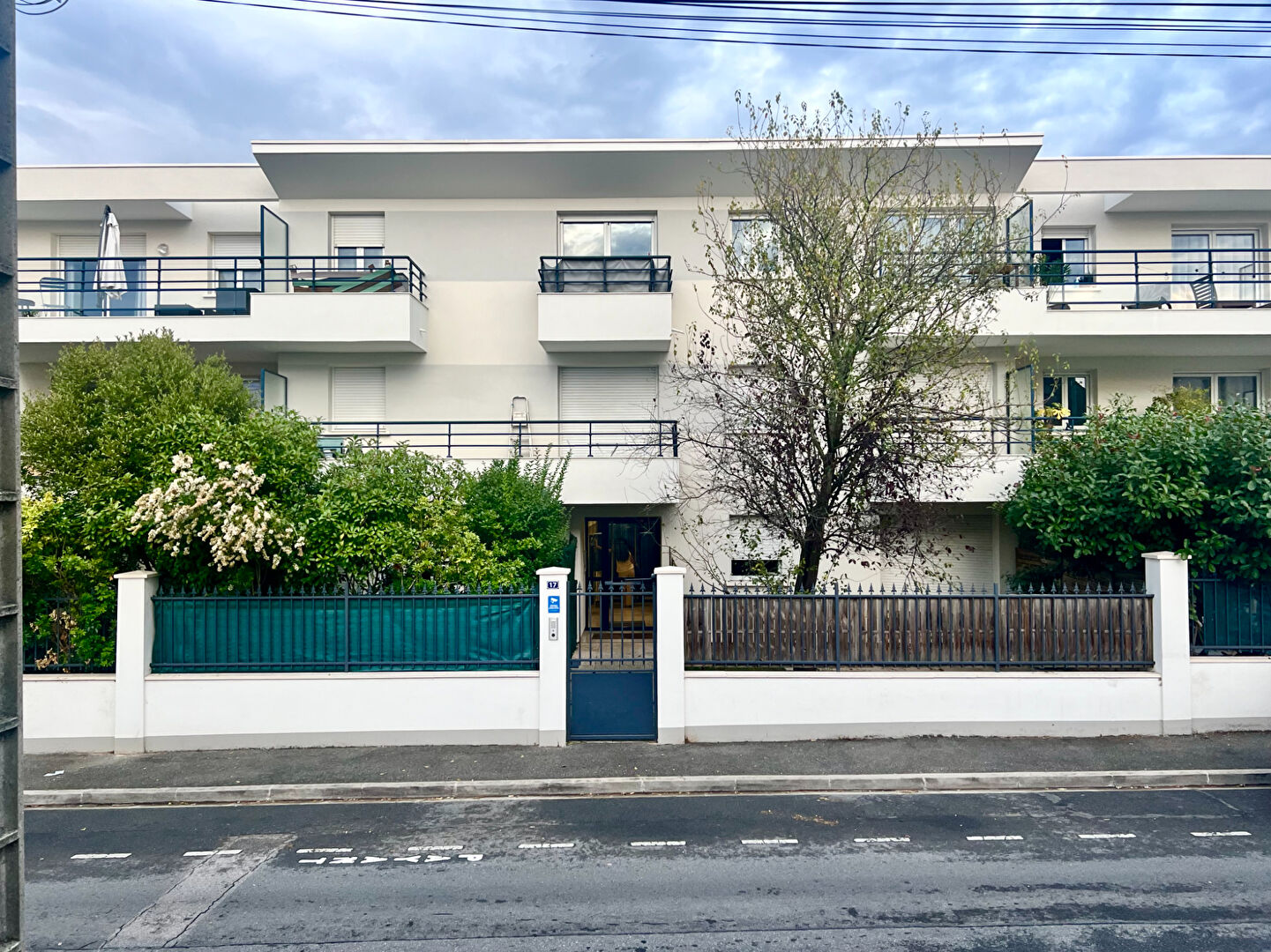 NOISY LE GRAND : appartement de 2 pièces (40.70 m²) à vendre _ Grand Balcon - Parking