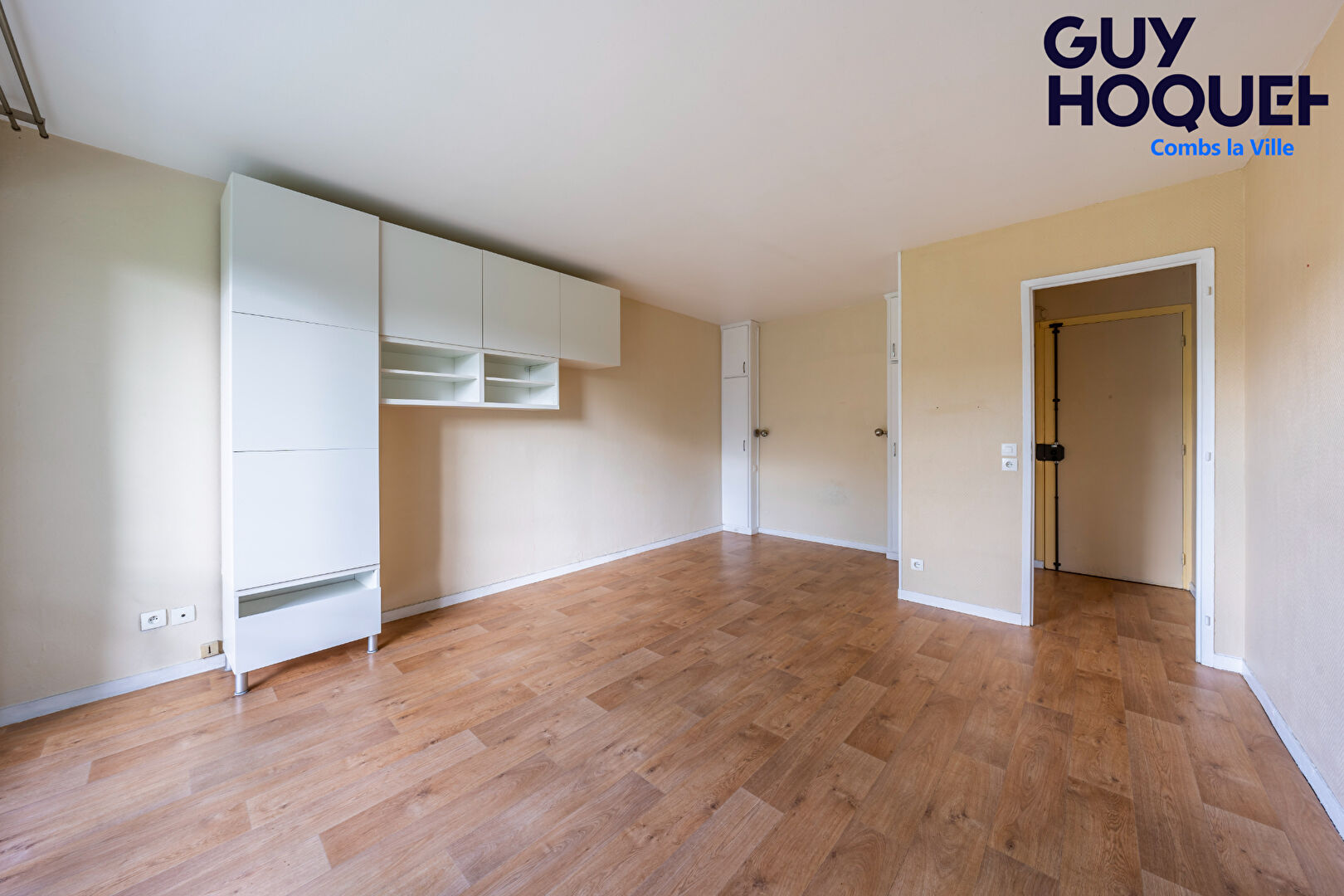 LOCATION : appartement 1 pièce (30 m²) à COMBS LA VILLE