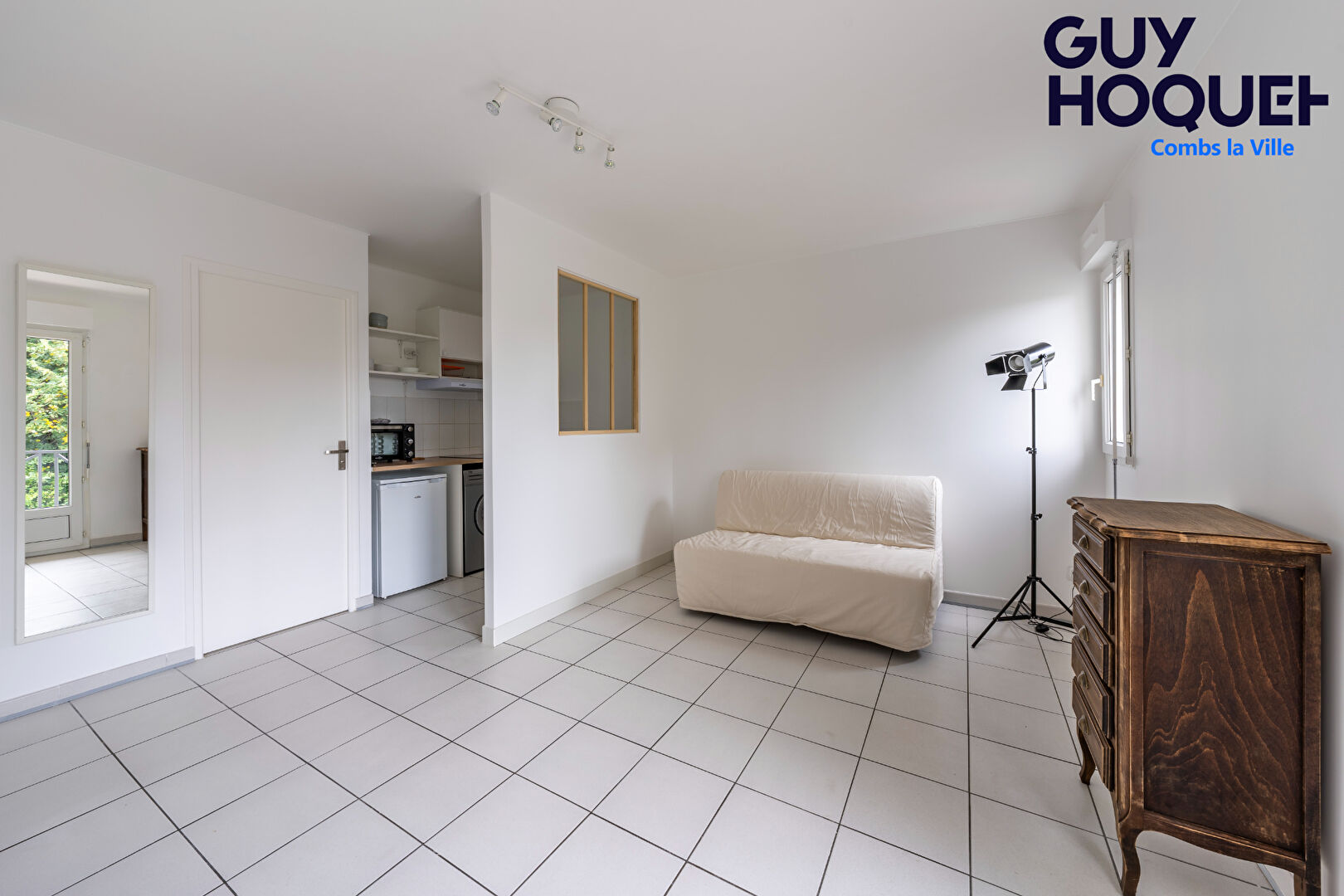 LOCATION : appartement 1 pièce (26 m²) à QUINCY SOUS SENART