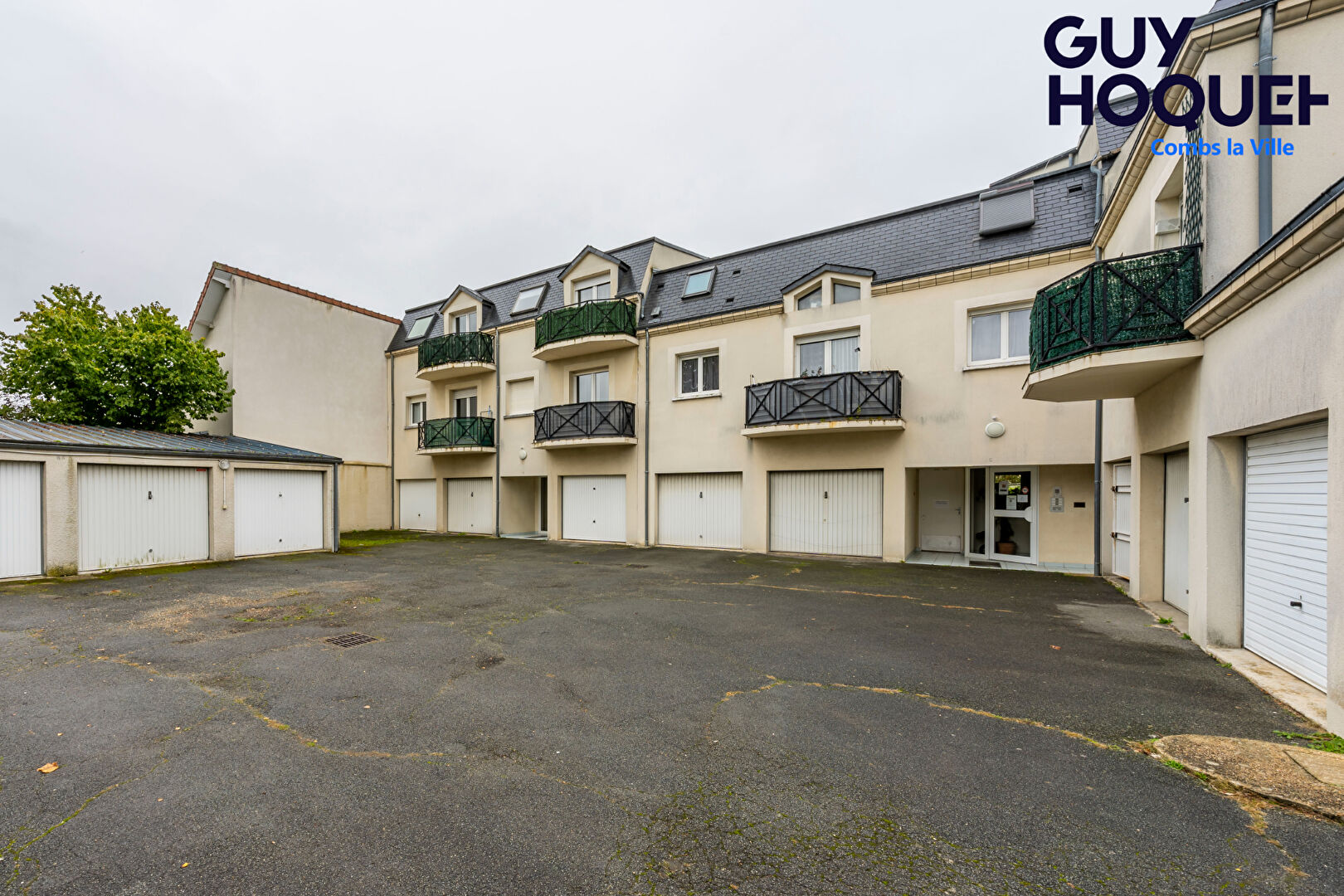 LOCATION : appartement 1 pièce (26 m²) à QUINCY SOUS SENART