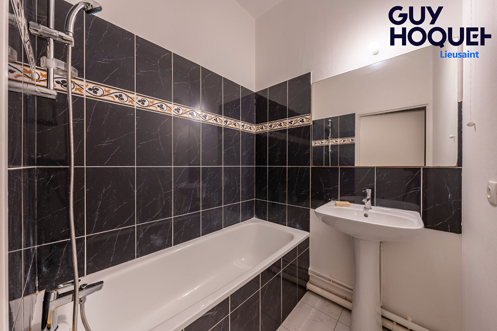 LOCATION d'un appartement de 3 pièces (55 m²) à SAVIGNY LE TEMPLE