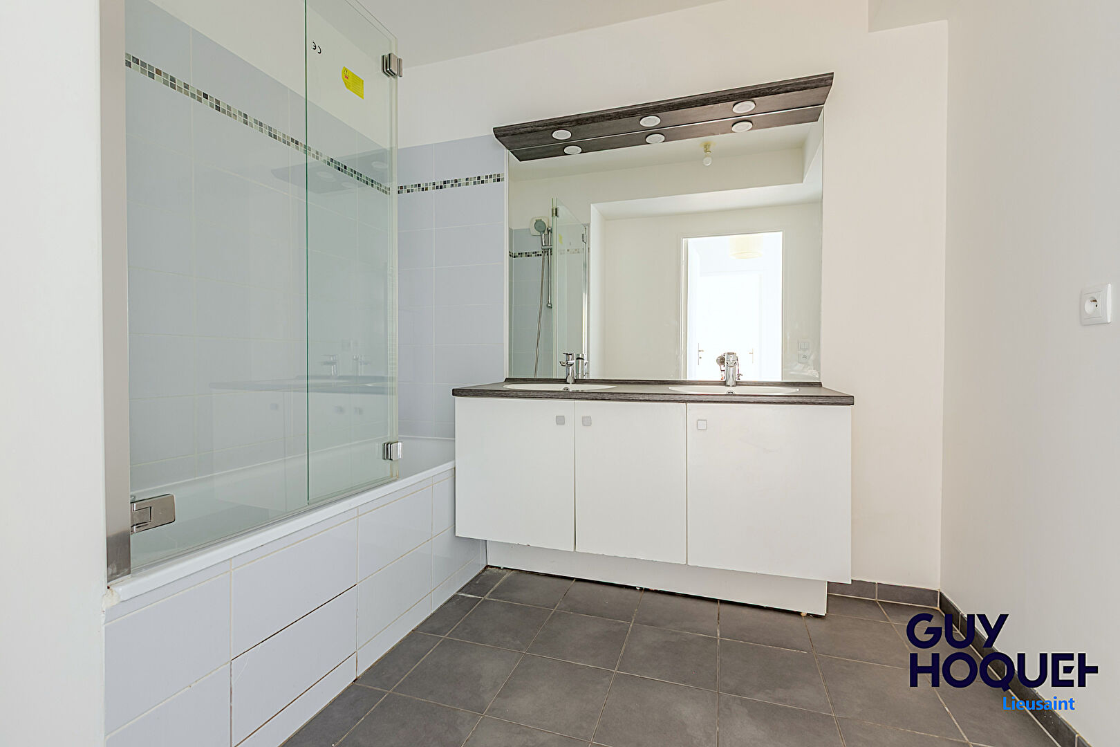 À vendre : Appartement 4 pièces à LIEUSAINT _  Terrasses / 4 stationnements.