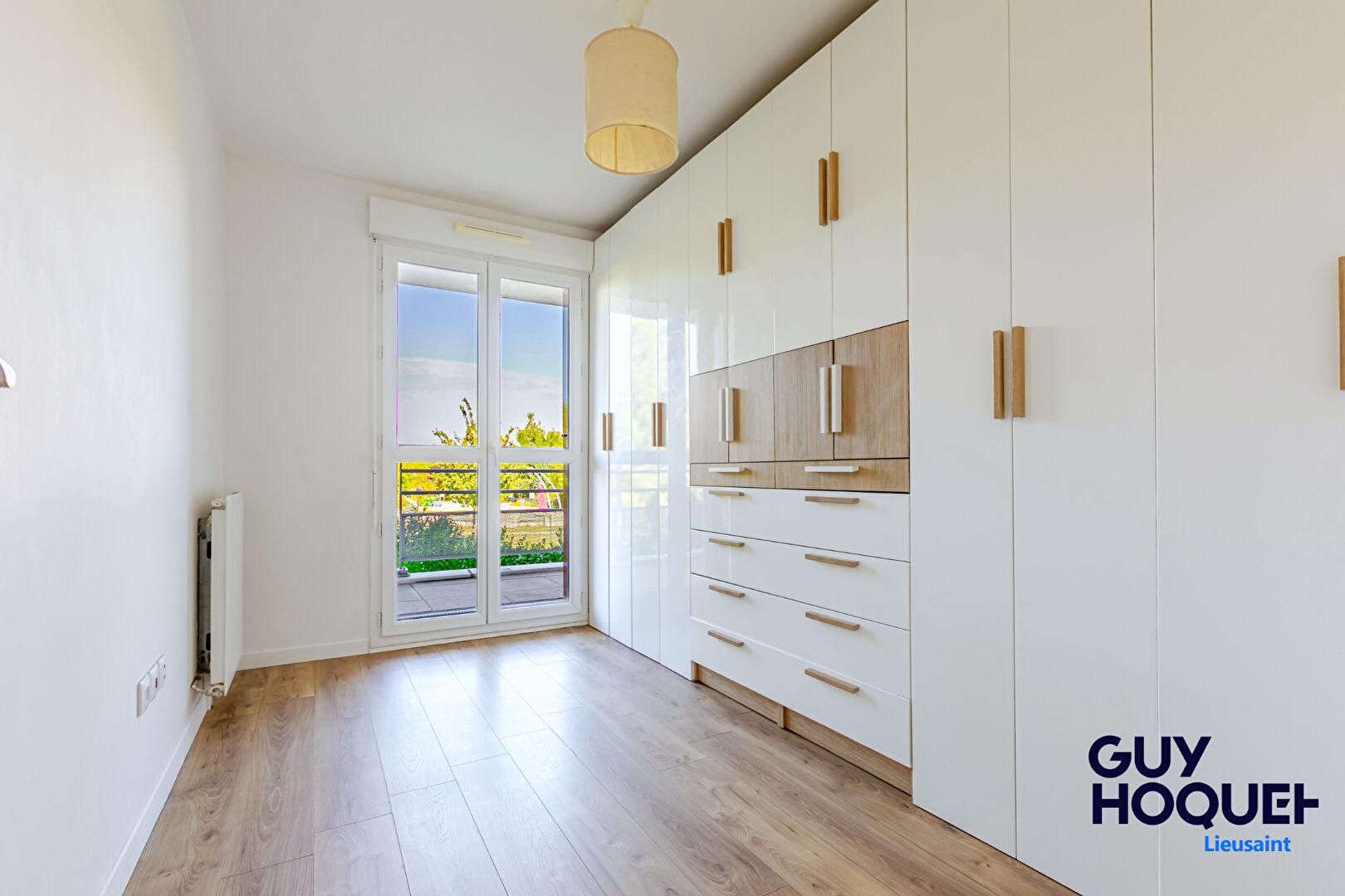 À vendre : Appartement 4 pièces à LIEUSAINT _  Terrasses / 4 stationnements.