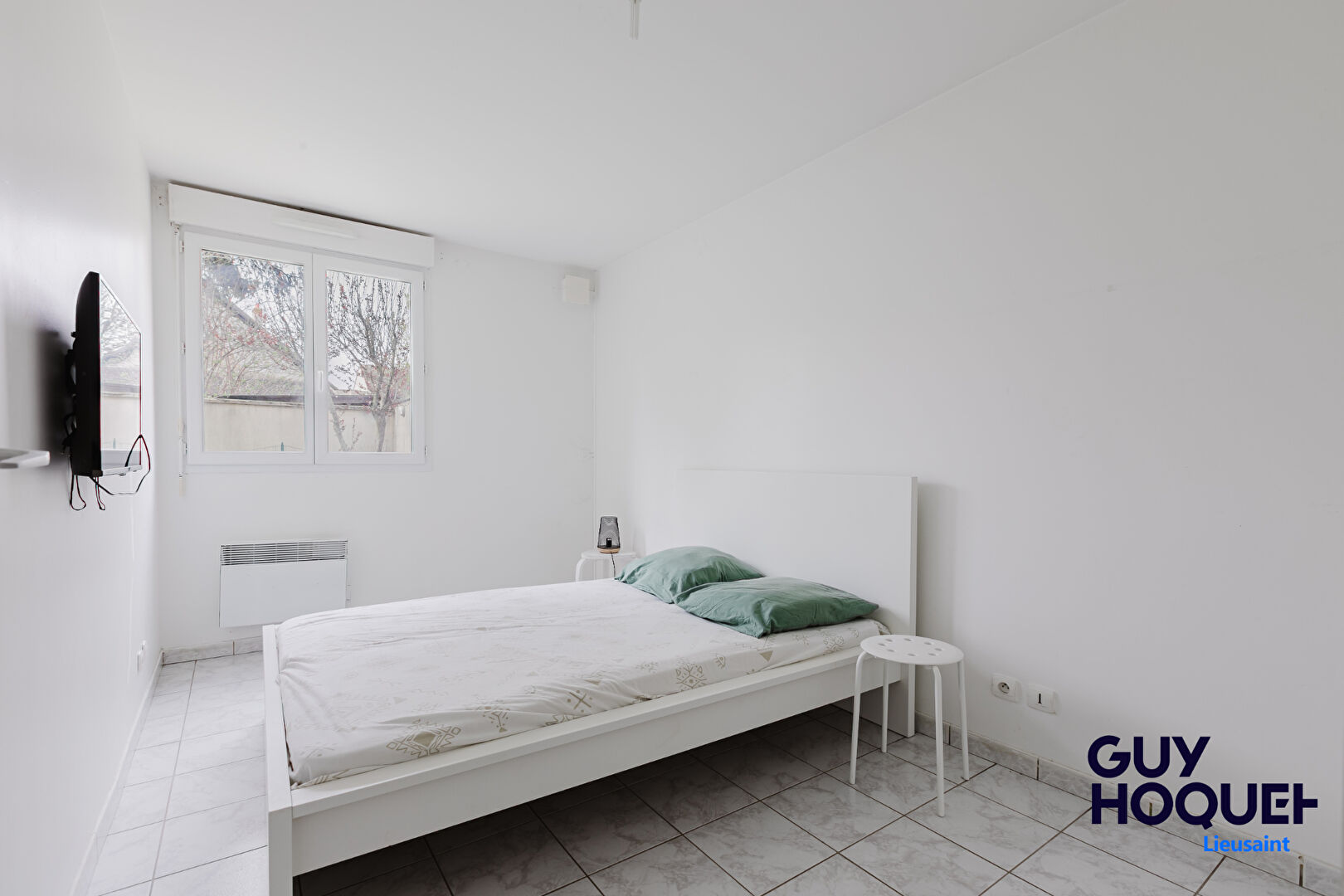 Appartement Lieusaint  appartement 2 pièce(s) 40 m2 avec Box, Place de parking et jardin !