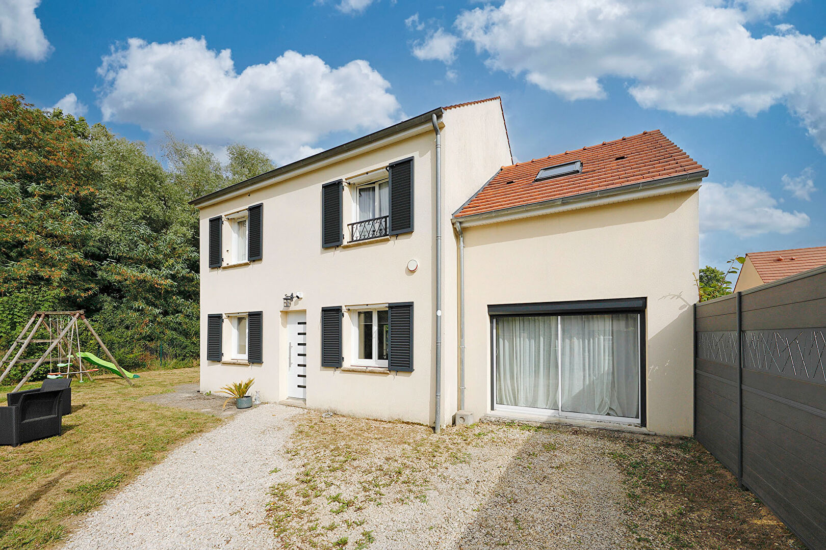 MAISON INDIVIDUELLE SANS VIS-A-VIS à Lieusaint  !!