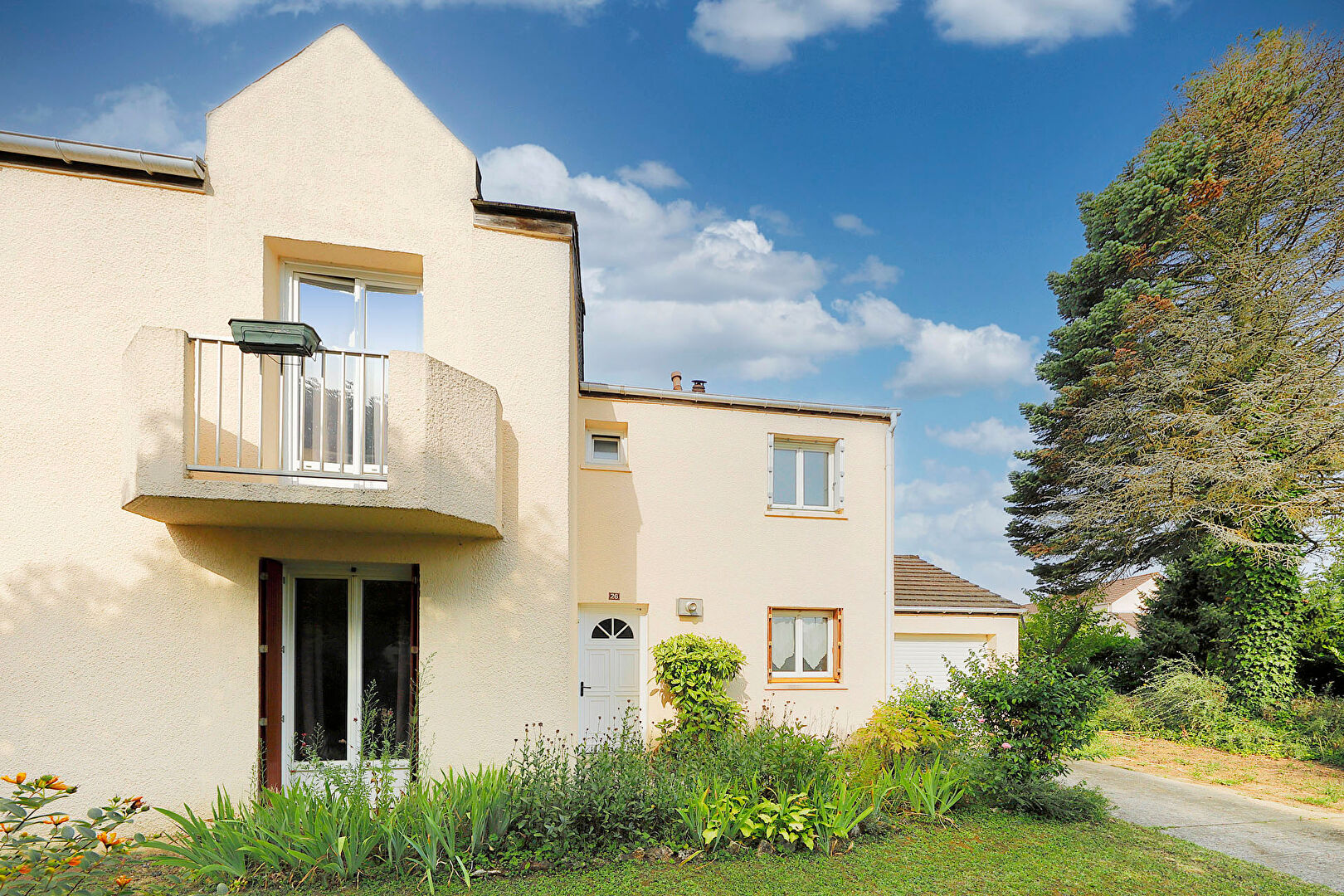 Maison 96m² de 3 chambres à vendre à Lieusaint  // RAVALEMENT FAIT !