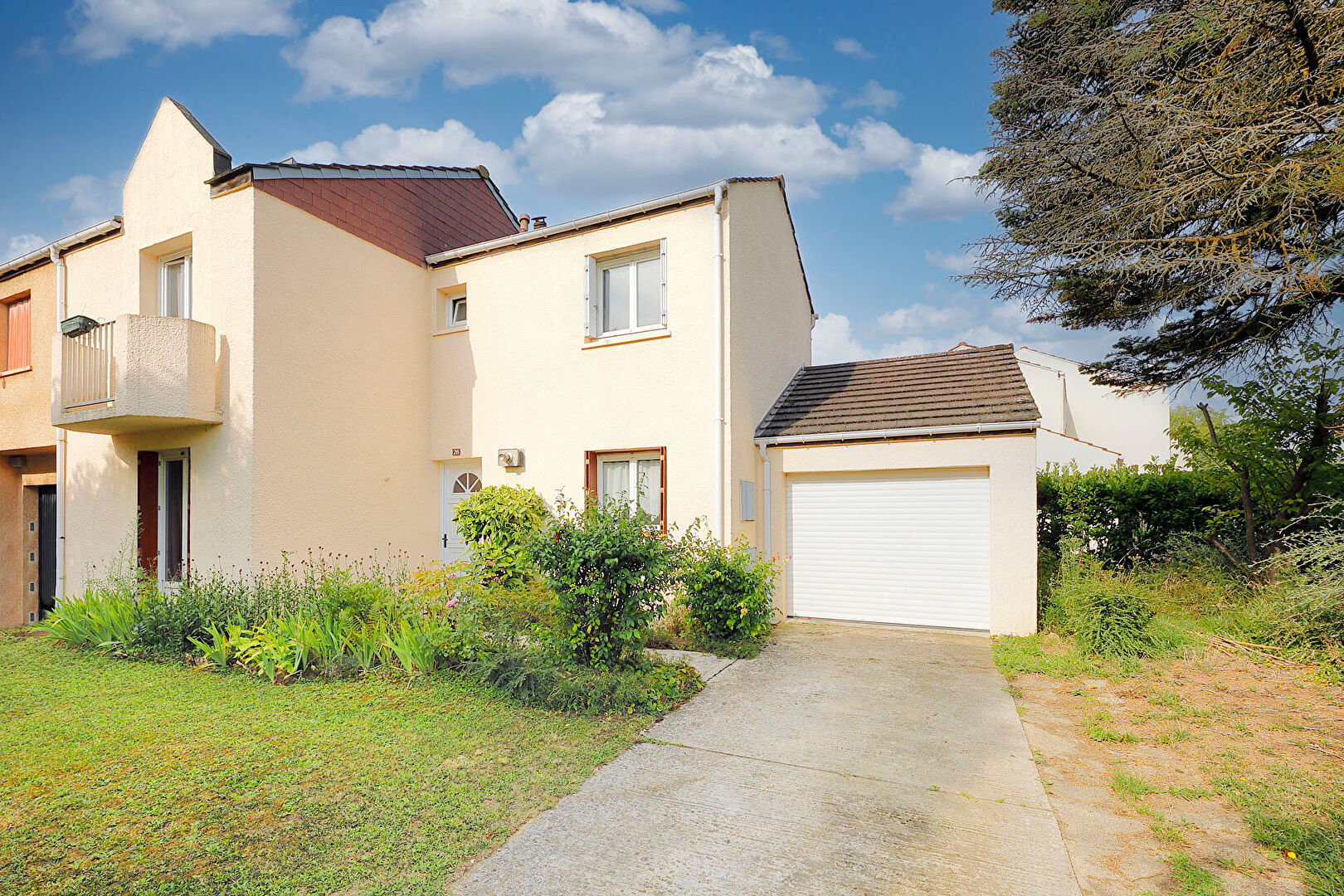 Maison 96m² de 3 chambres à vendre à Lieusaint  // RAVALEMENT FAIT !