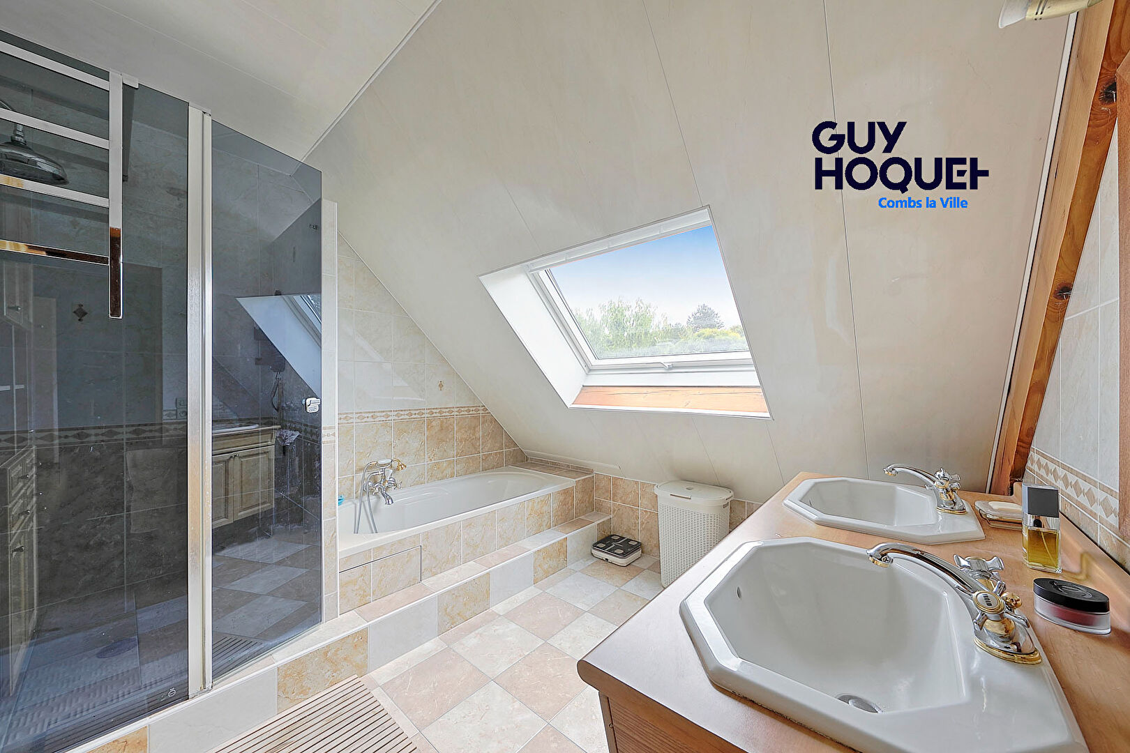 Maison à vendre à Combs-la-Ville - 4 chambres - sous-sol total