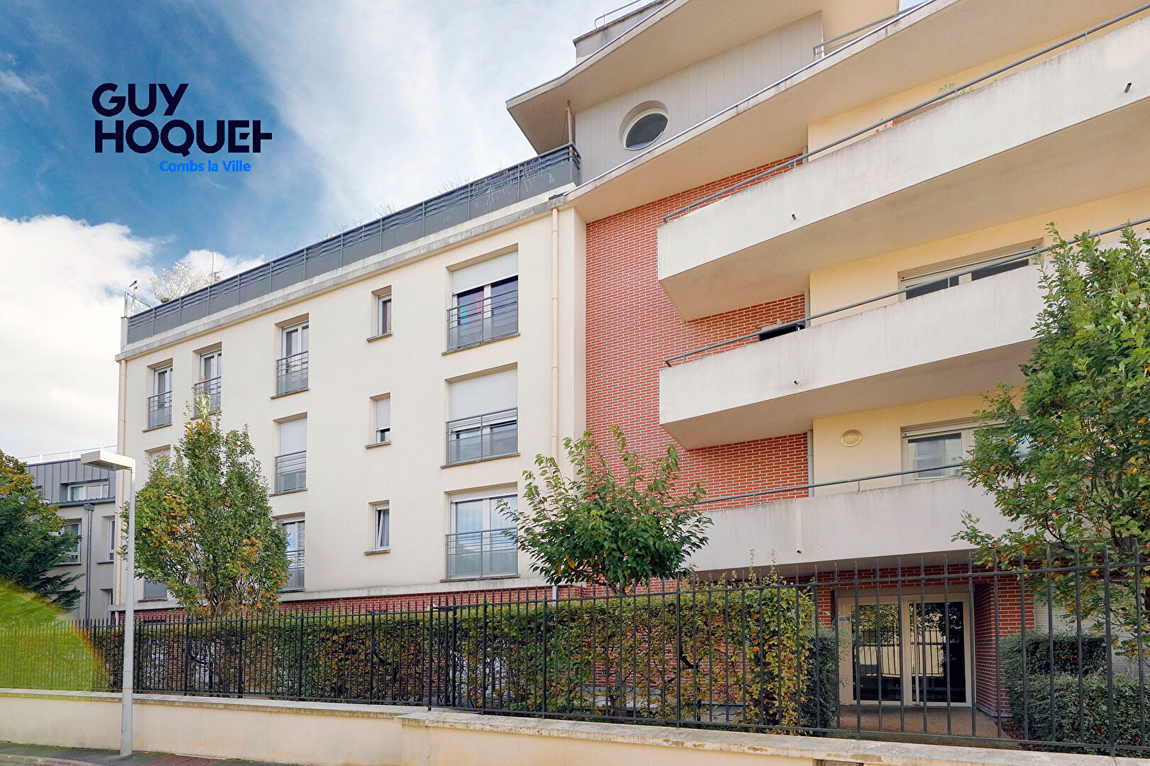 À vendre : Appartement 2 pièces à COMBS LA VILLE avec terrasse et box